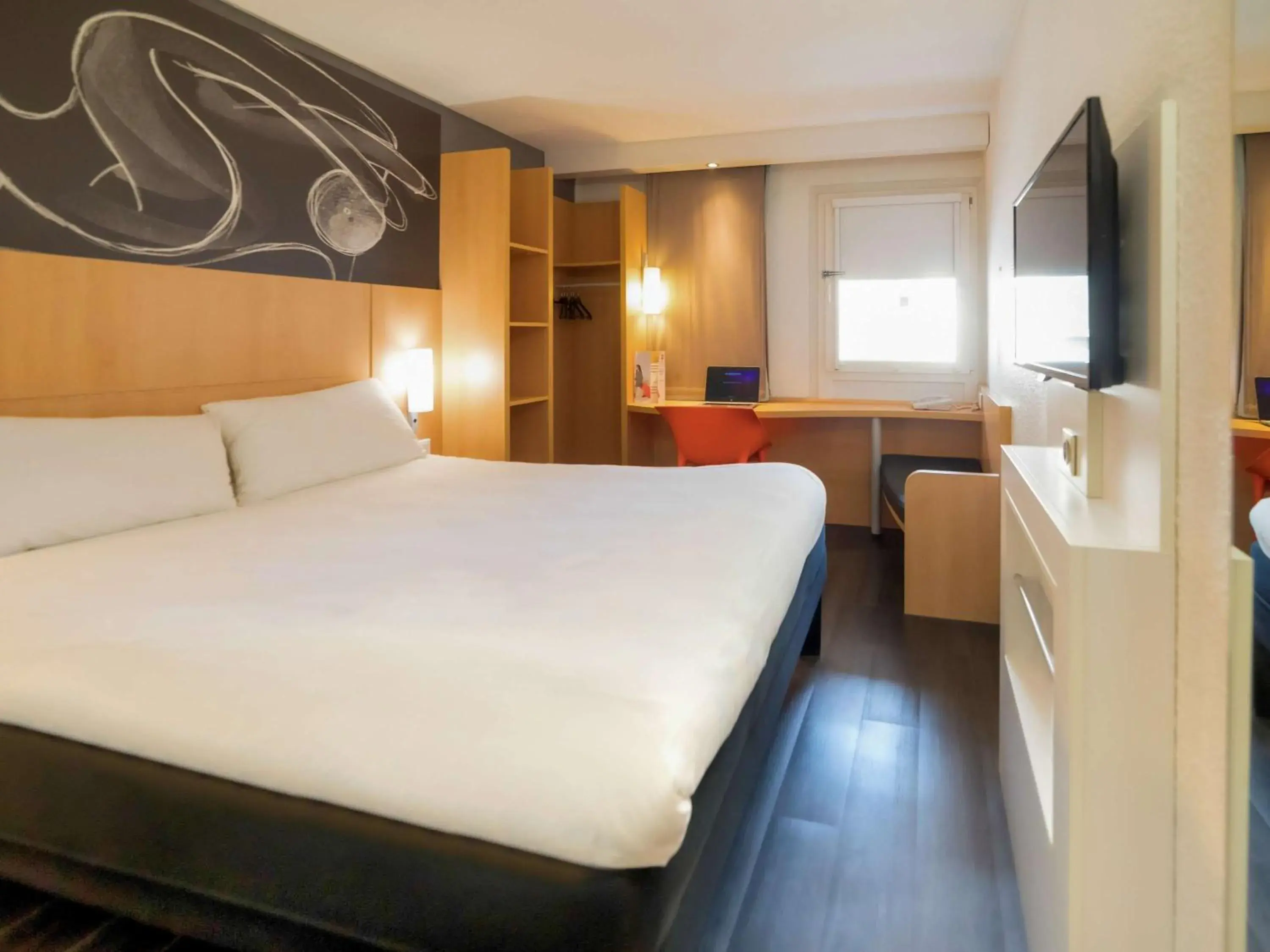 Property building, Bed in ibis Grenoble Centre Bastille Property building, Bed in ibis Grenoble Centre Bastille