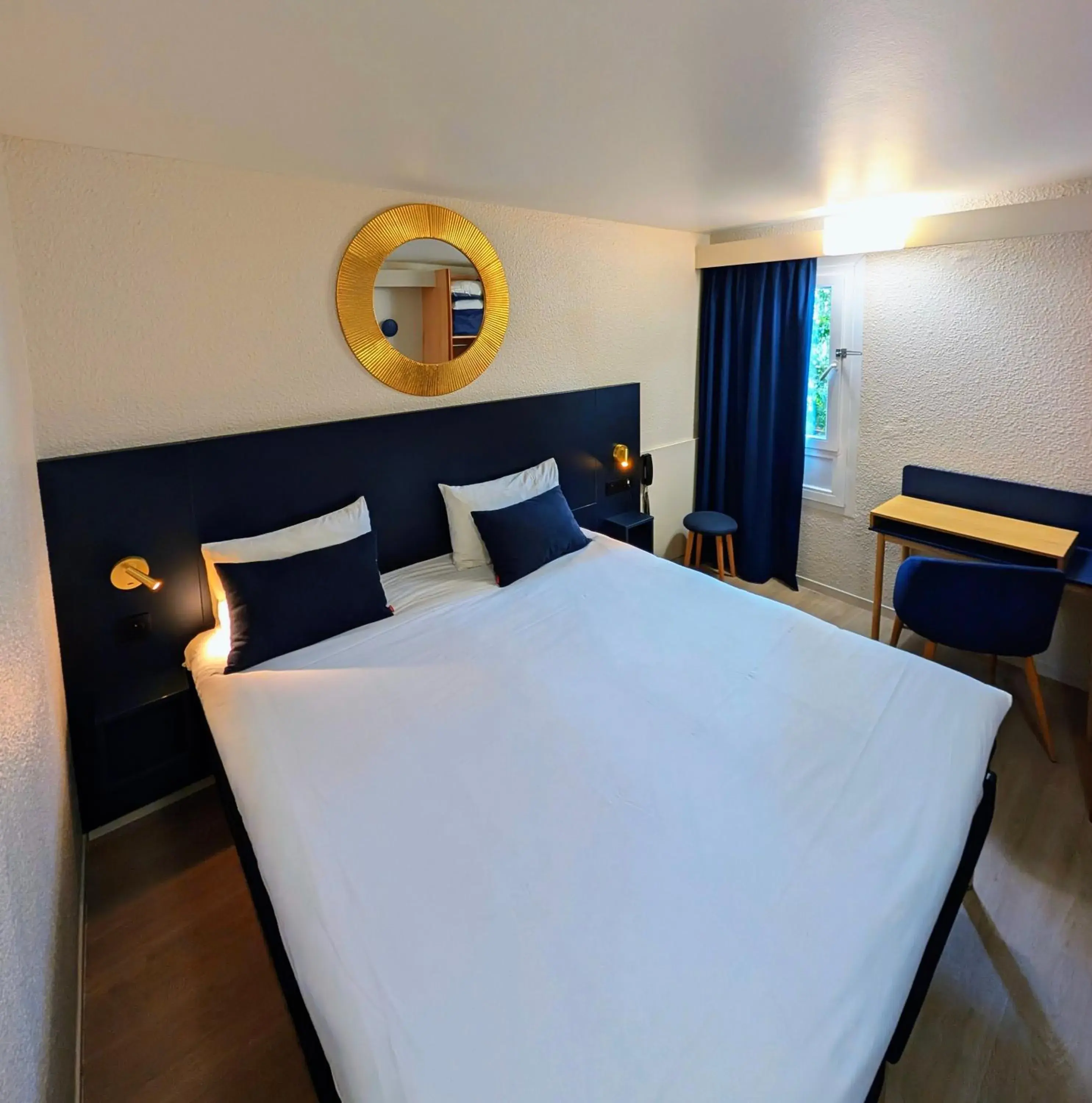 Bedroom, Bed in ibis Grenoble Centre Bastille Bedroom, Bed in ibis Grenoble Centre Bastille