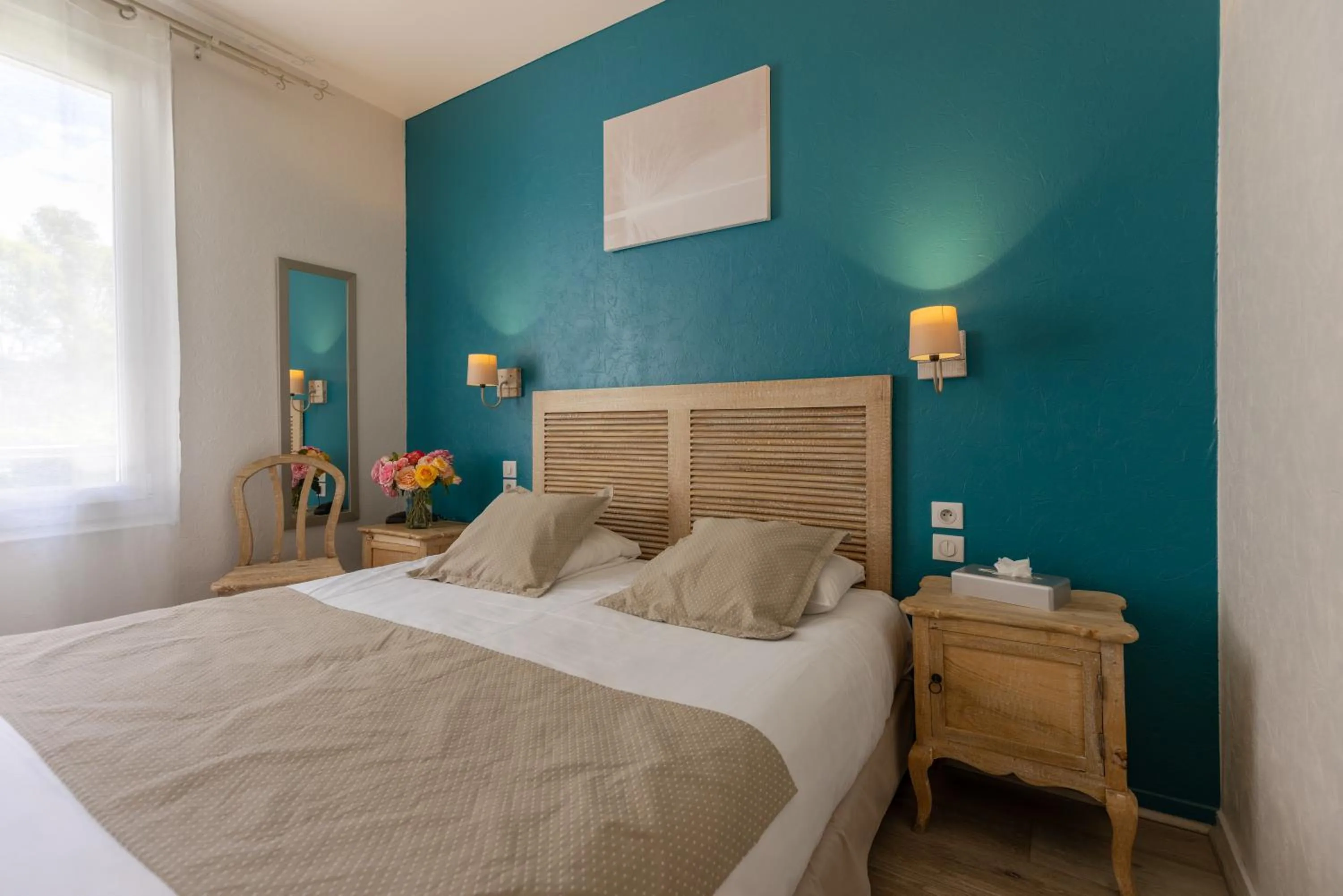 Property building, Bed in The Originals City, Hôtel de Bordeaux, Bergerac centre