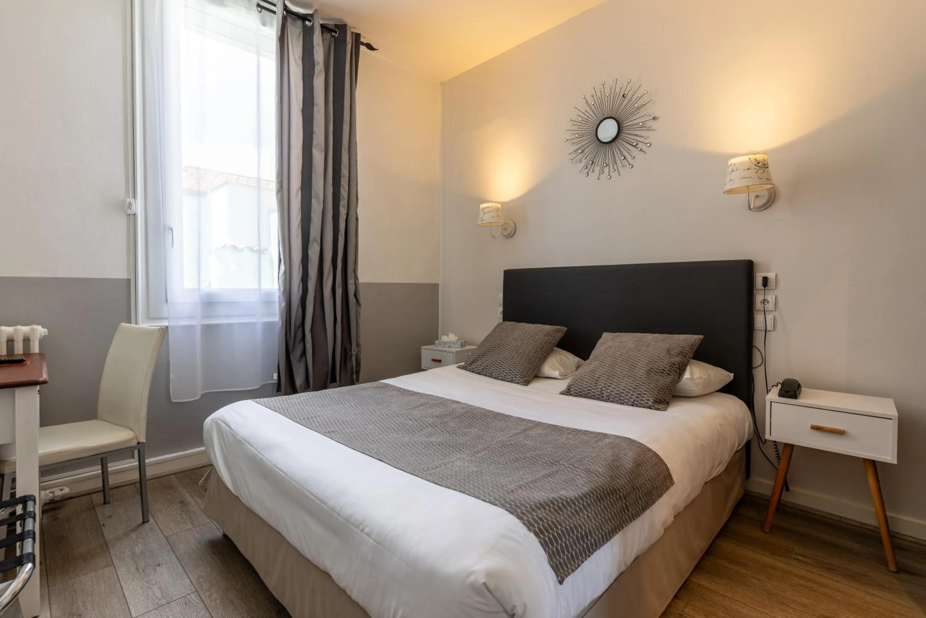 Property building, Bed in The Originals City, Hôtel de Bordeaux, Bergerac centre
