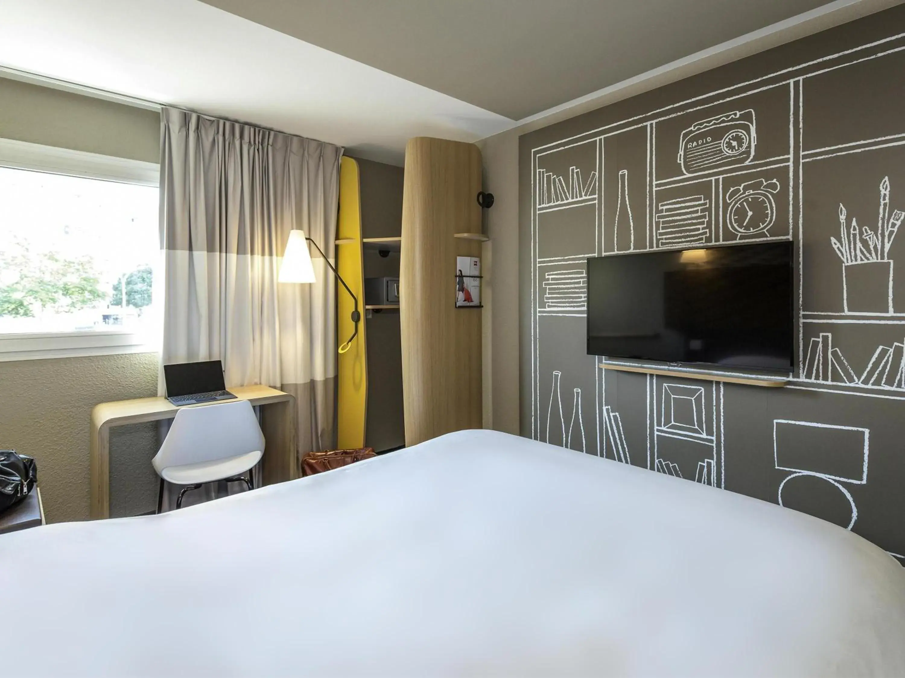 Bedroom, Bed in ibis Marseille Timone Bedroom, Bed in ibis Marseille Timone