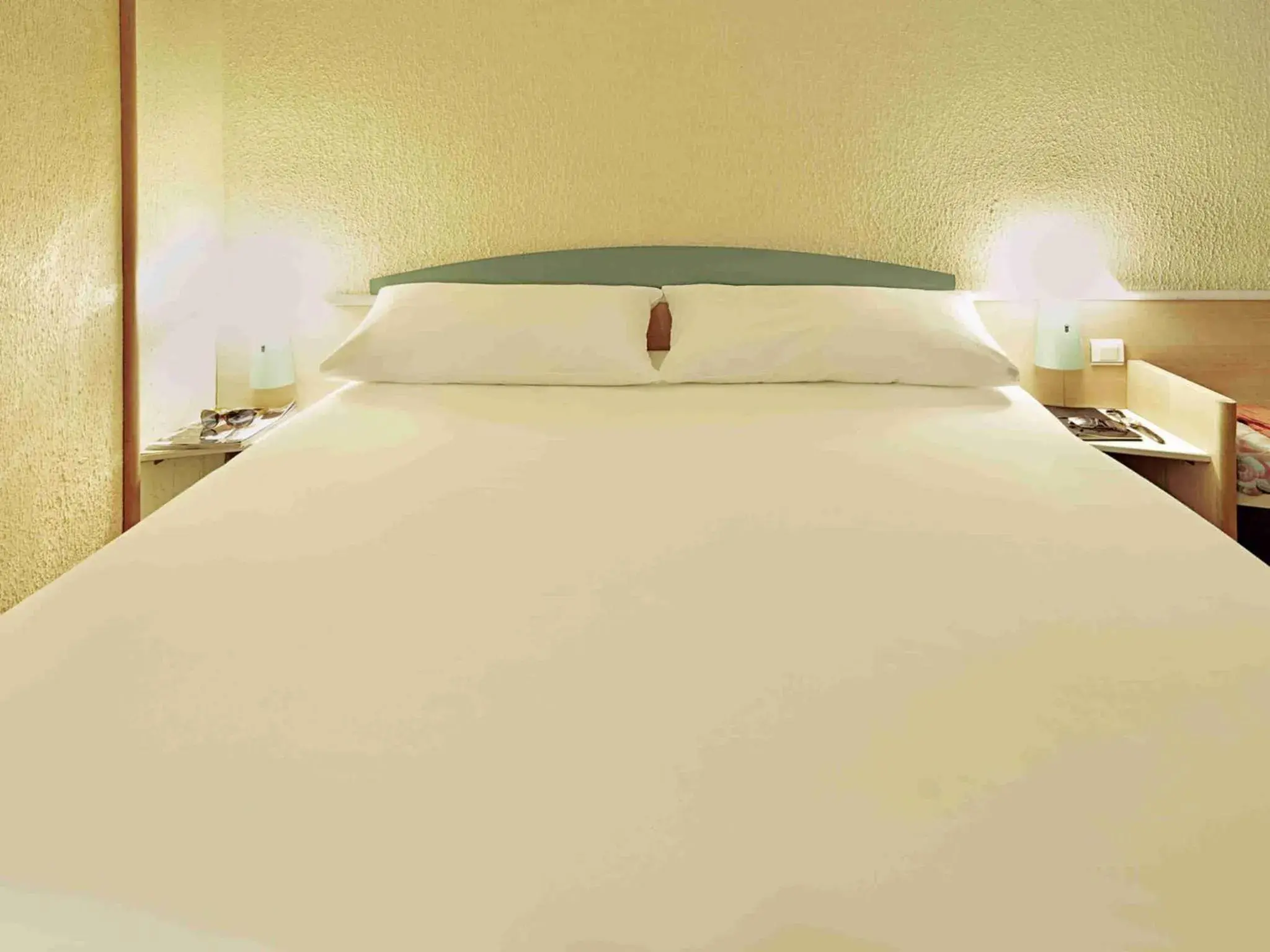 Bedroom, Bed in ibis Marseille Timone Bedroom, Bed in ibis Marseille Timone