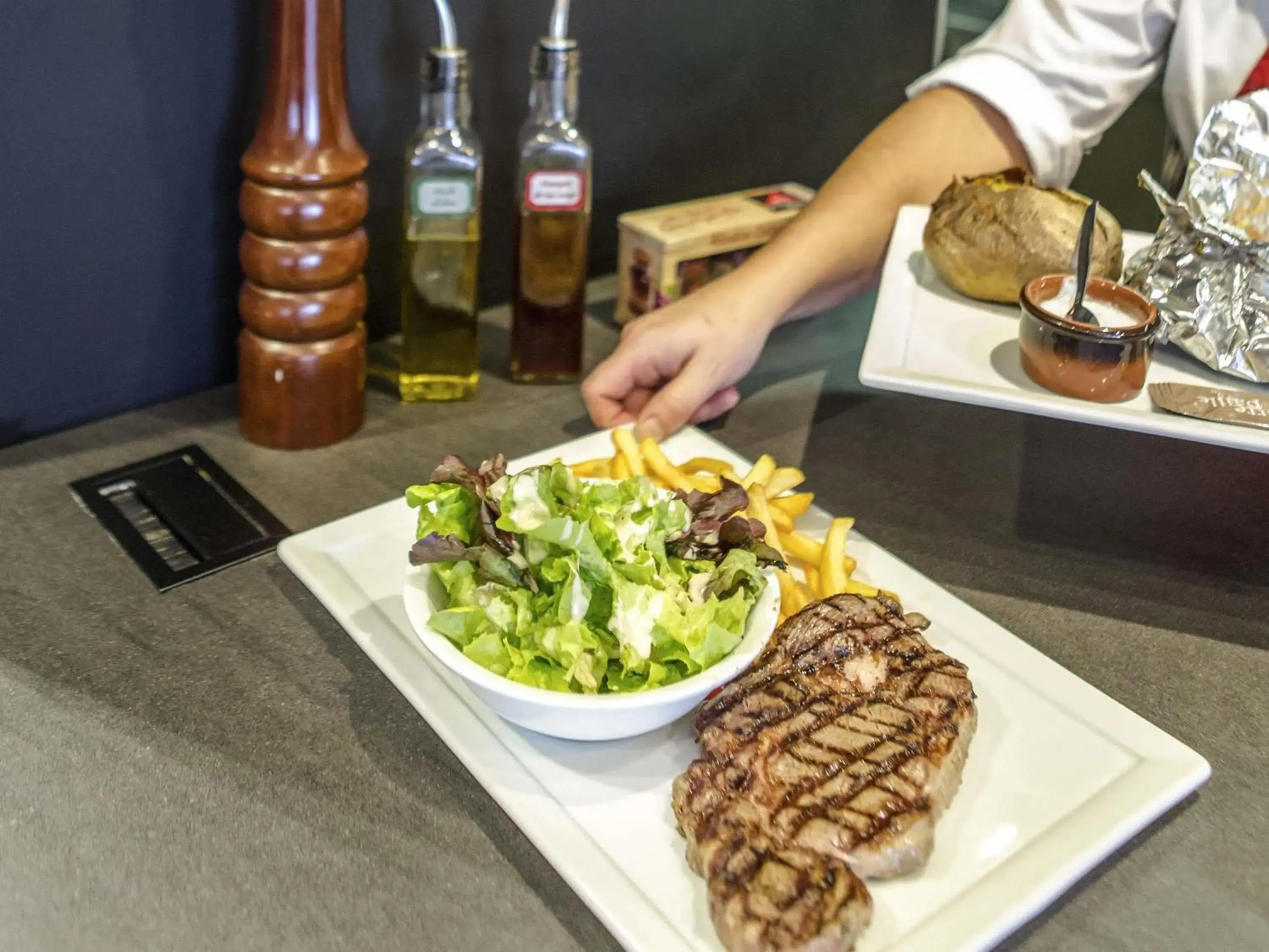 Restaurant/places to eat in ibis Marseille Timone Restaurant/places to eat in ibis Marseille Timone