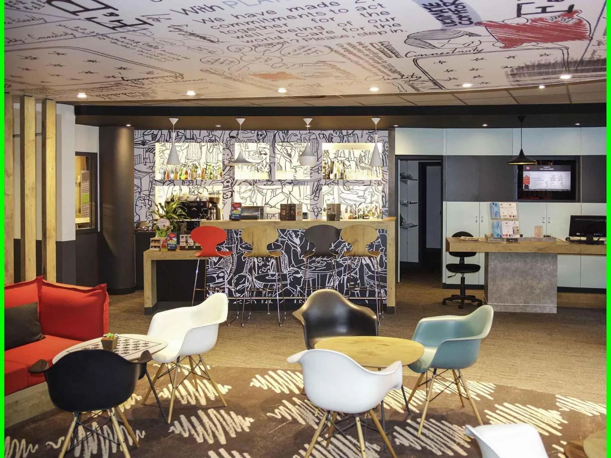 Lounge or bar in ibis Marseille Timone