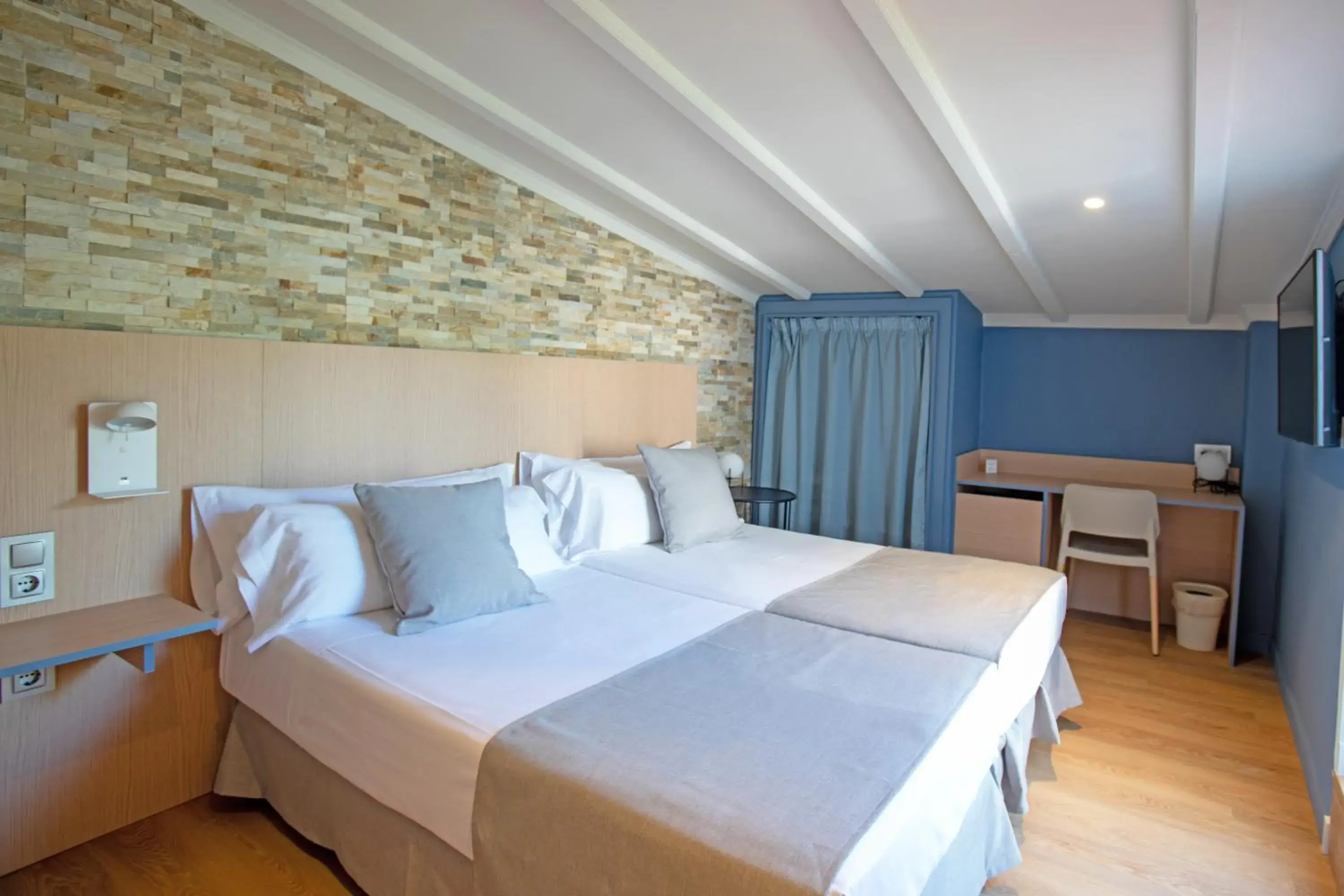 Bed in Olympia Consul del Mar Bed in Olympia Consul del Mar