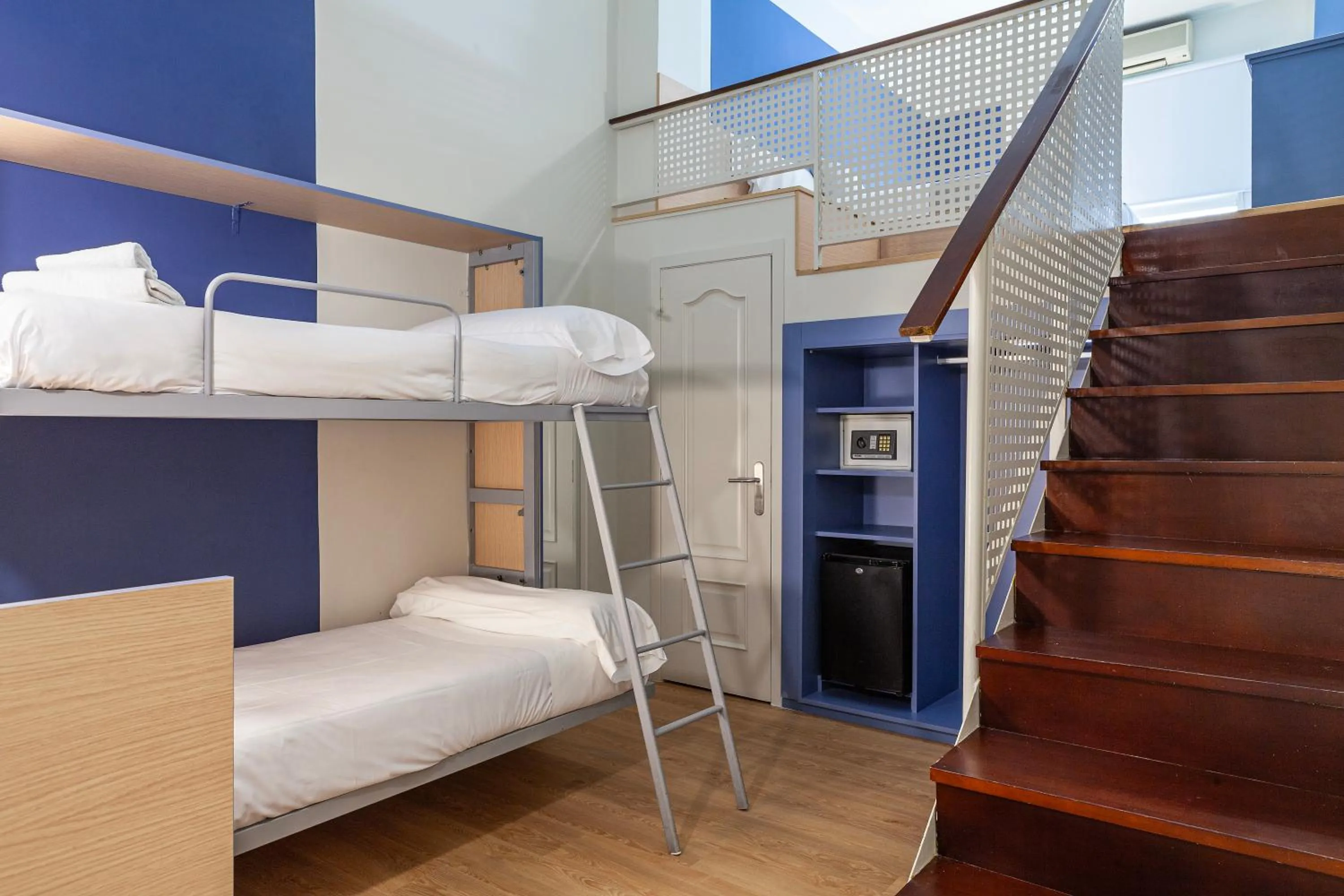 Photo of the whole room, Bed in Olympia Consul del Mar