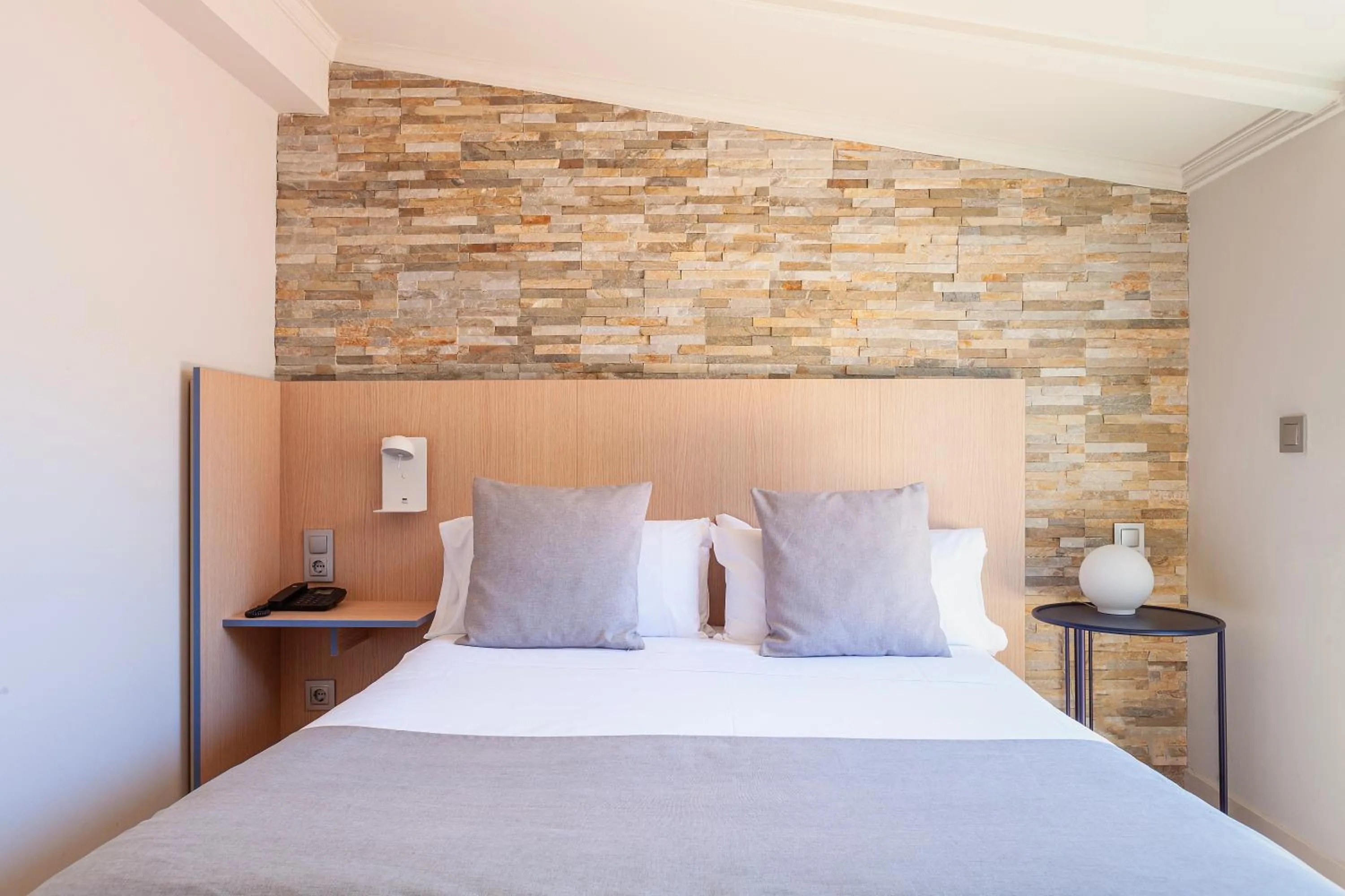 Decorative detail, Bed in Olympia Consul del Mar