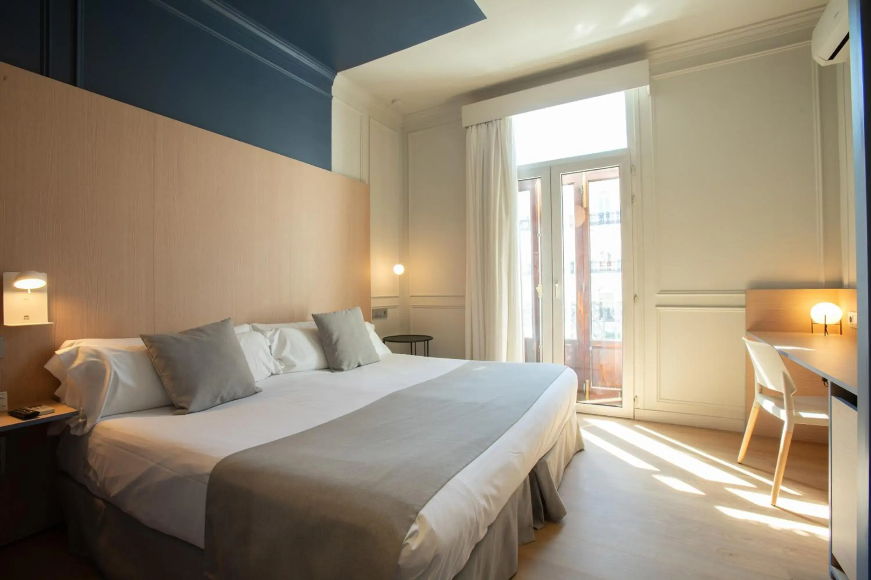 Photo of the whole room, Bed in Olympia Consul del Mar Photo of the whole room, Bed in Olympia Consul del Mar