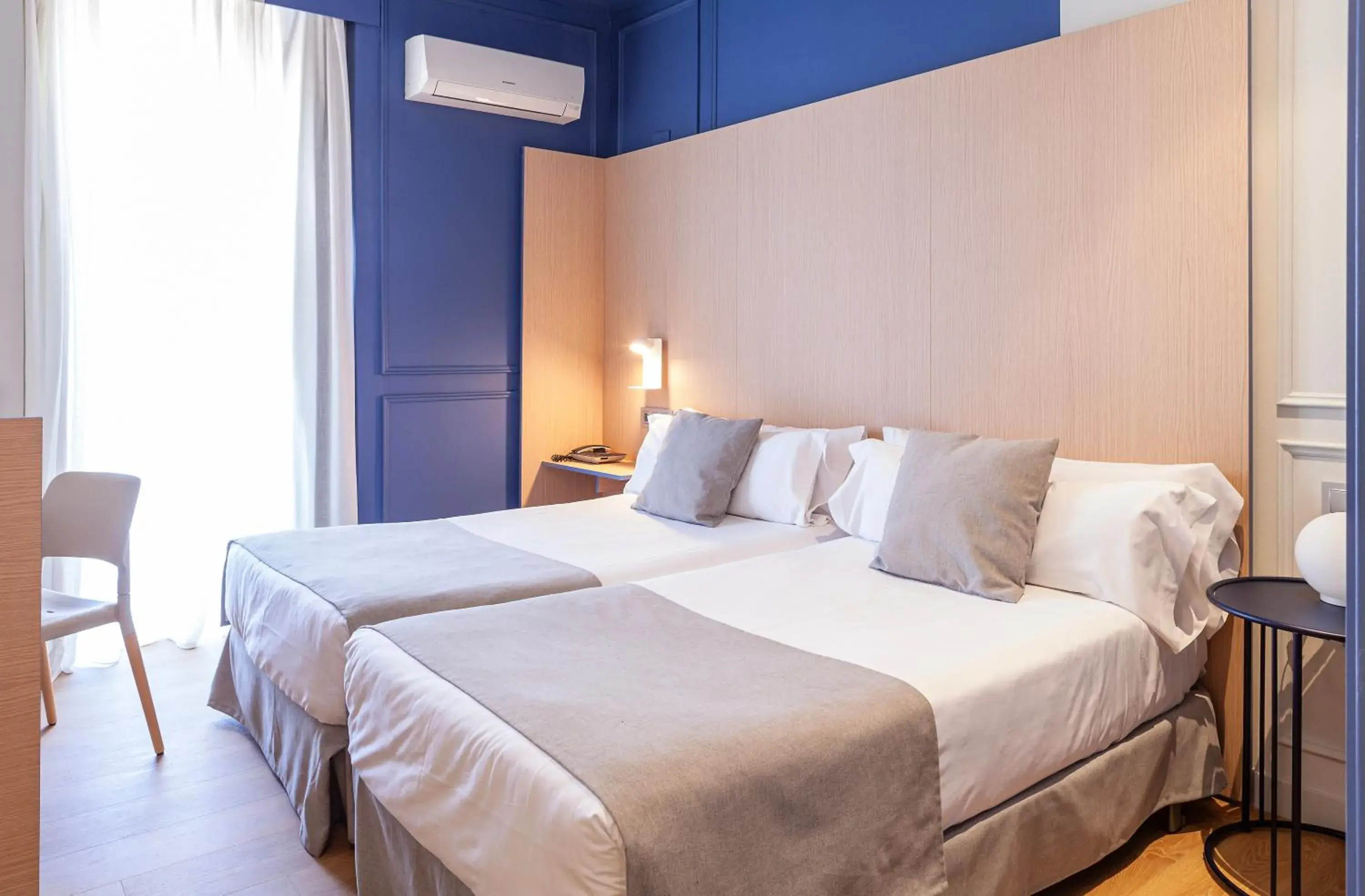 Photo of the whole room, Bed in Olympia Consul del Mar Photo of the whole room, Bed in Olympia Consul del Mar