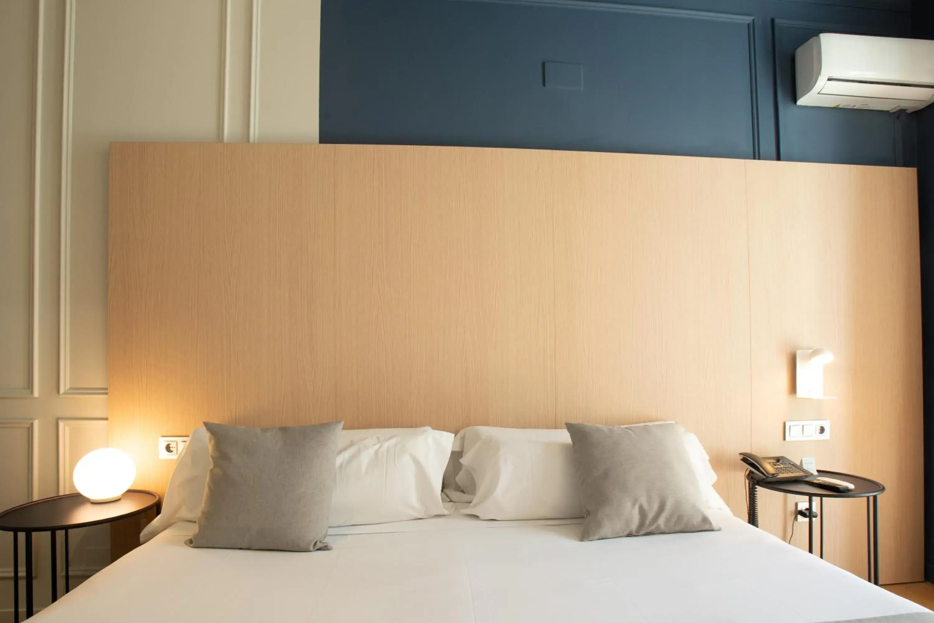 Bed in Olympia Consul del Mar Bed in Olympia Consul del Mar