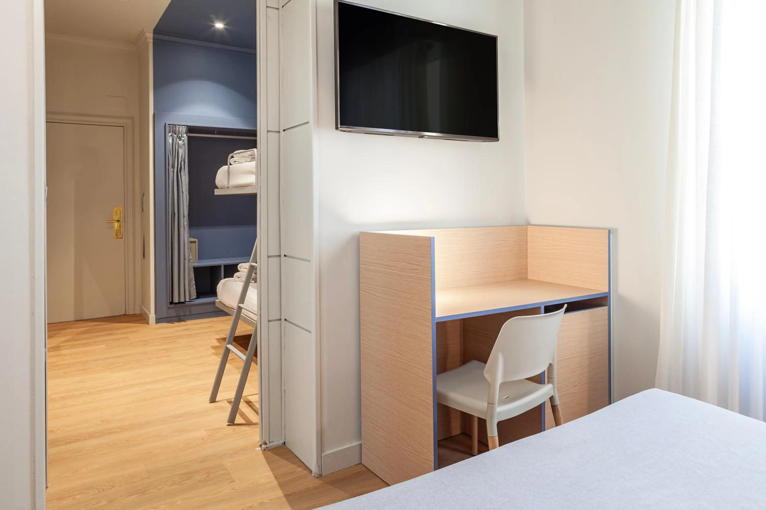 Photo of the whole room, Bed in Olympia Consul del Mar