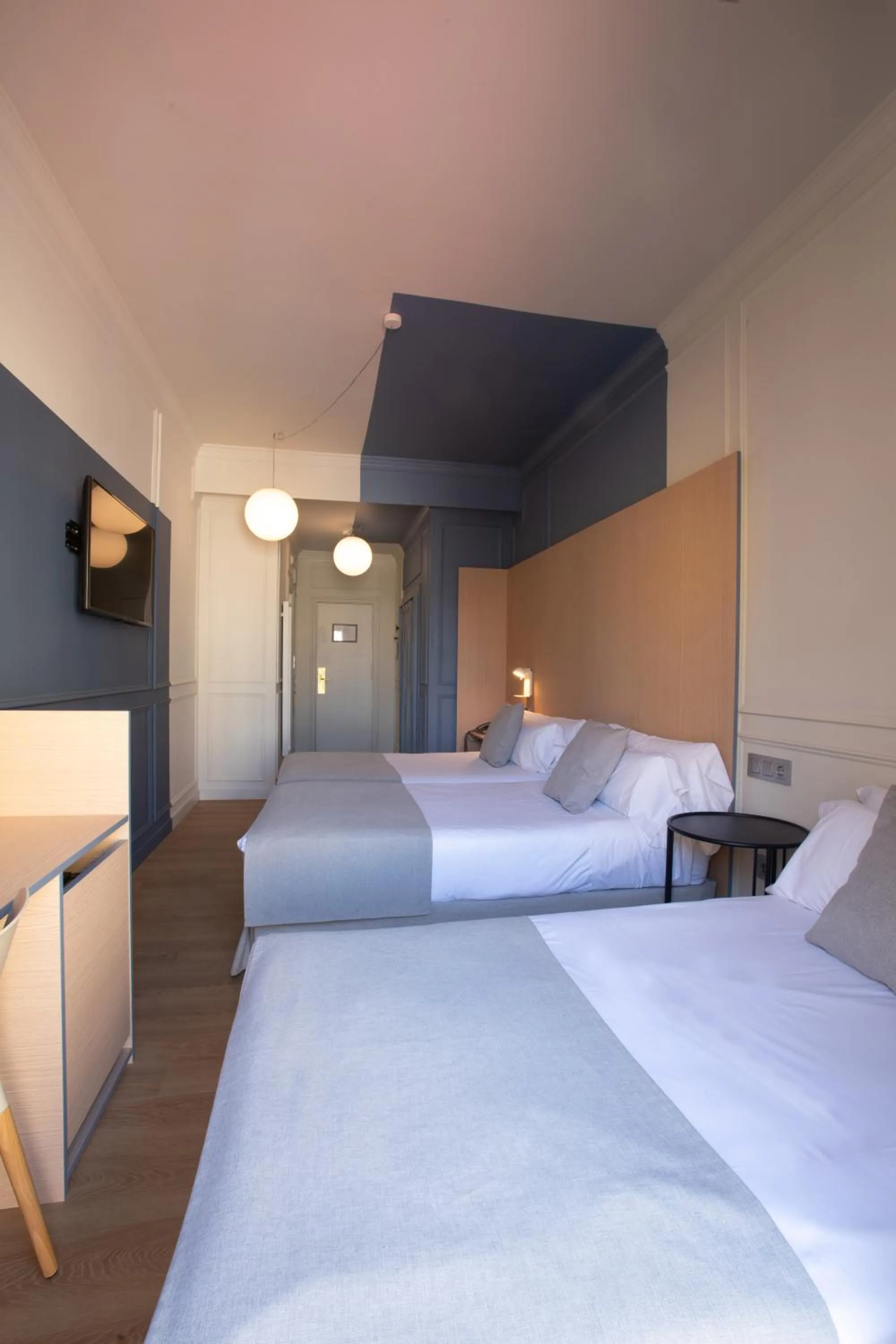 Photo of the whole room, Bed in Olympia Consul del Mar