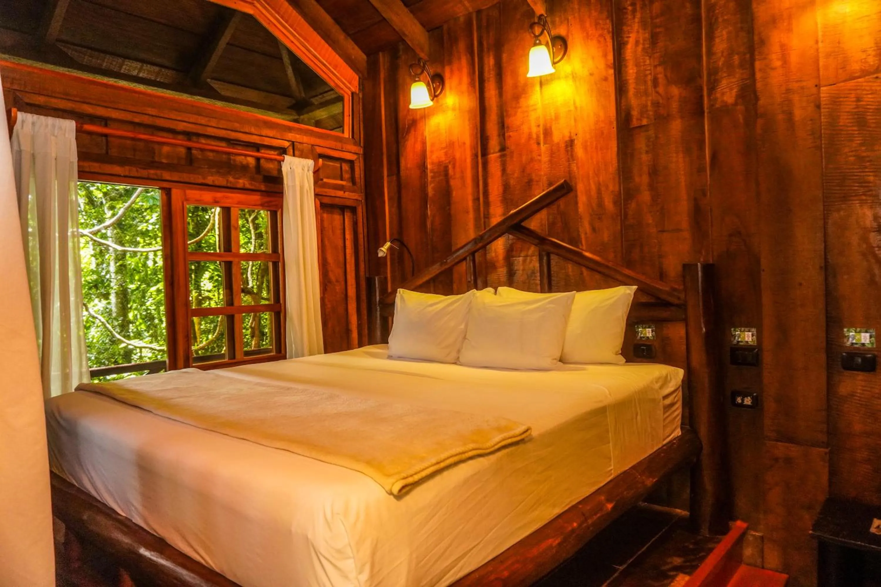 Bed in Maquenque Lodge