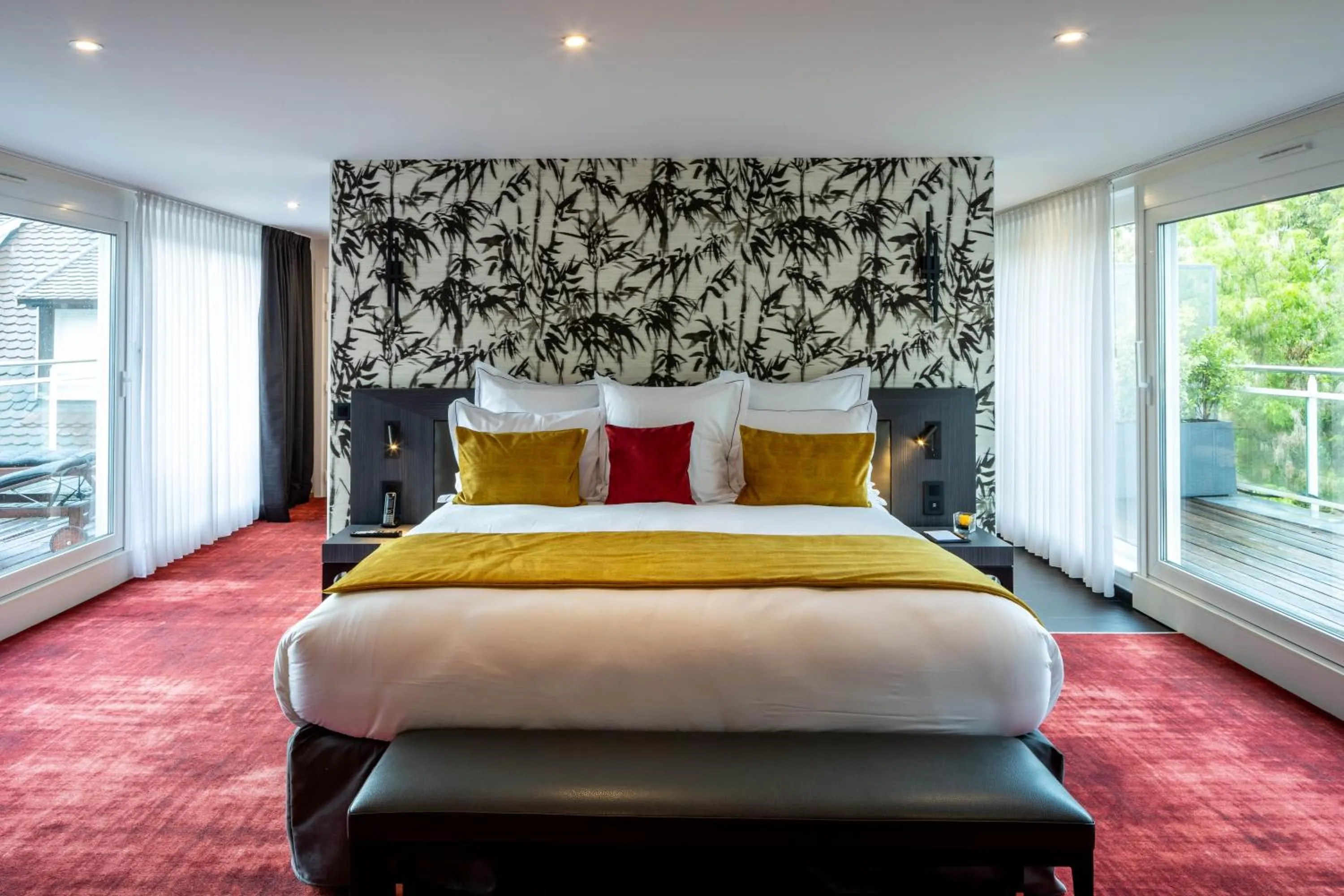 Balcony/Terrace, Bed in Hôtel Garrigae Villa La Florangerie - SPA & Piscine