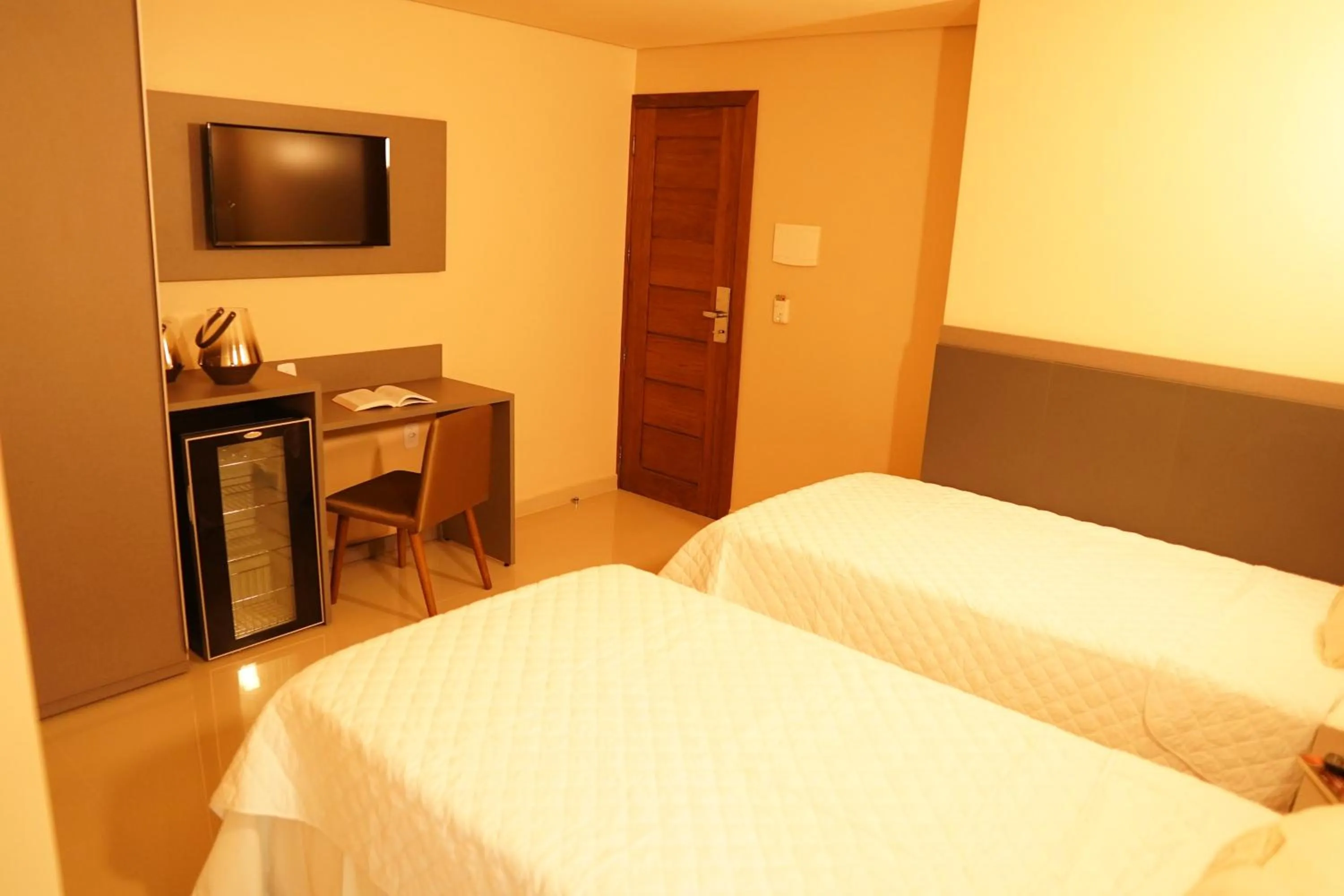 Communal lounge/ TV room, Bed in Forte Express