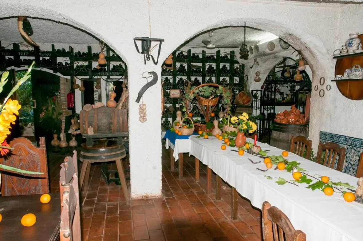 Restaurant/places to eat in Vila Sodré Guest House