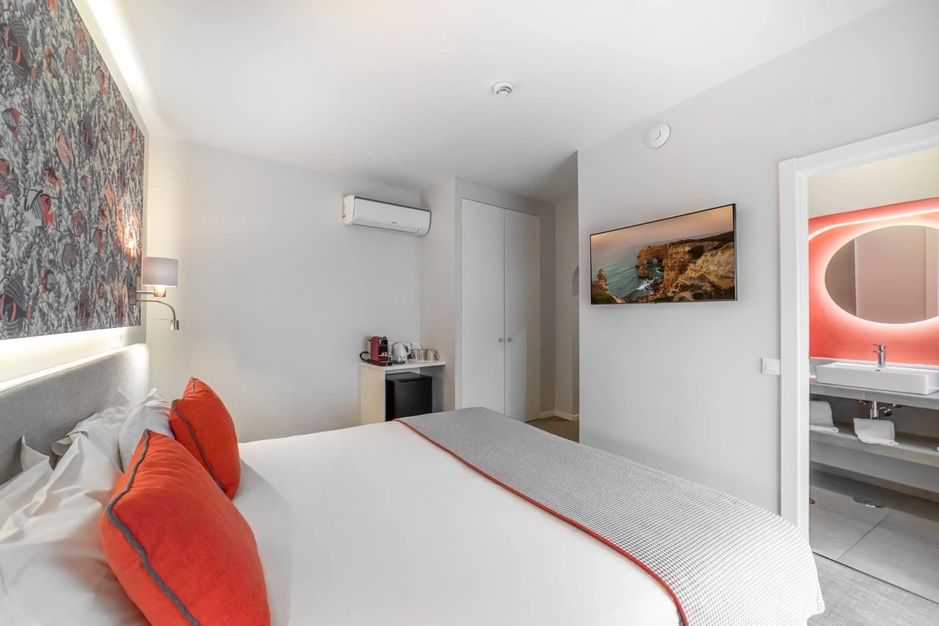 Double Room with Street View in Castelo Guest House Double Room with Street View in Castelo Guest House