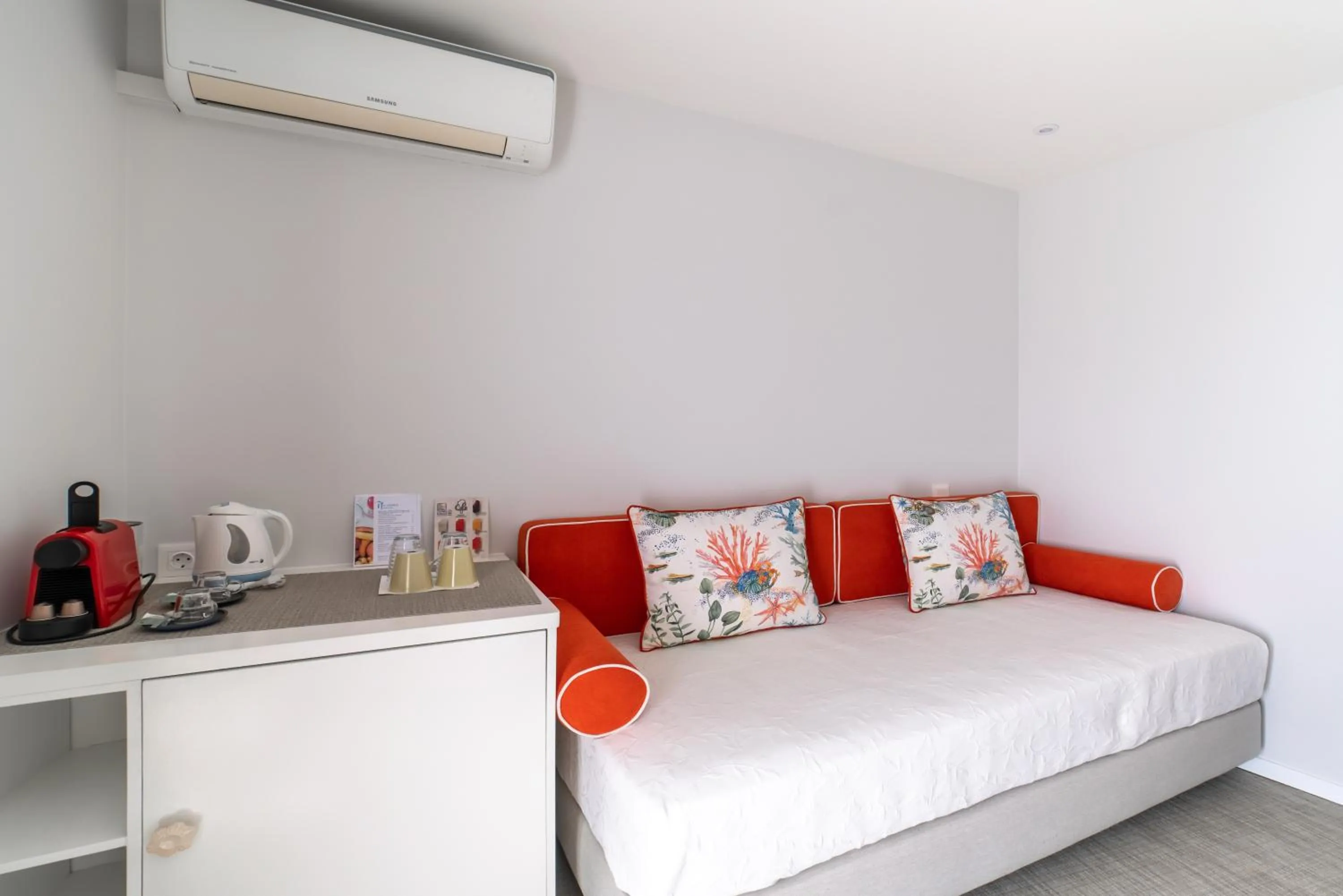 Coffee/tea facilities, Bed in Castelo Guest House