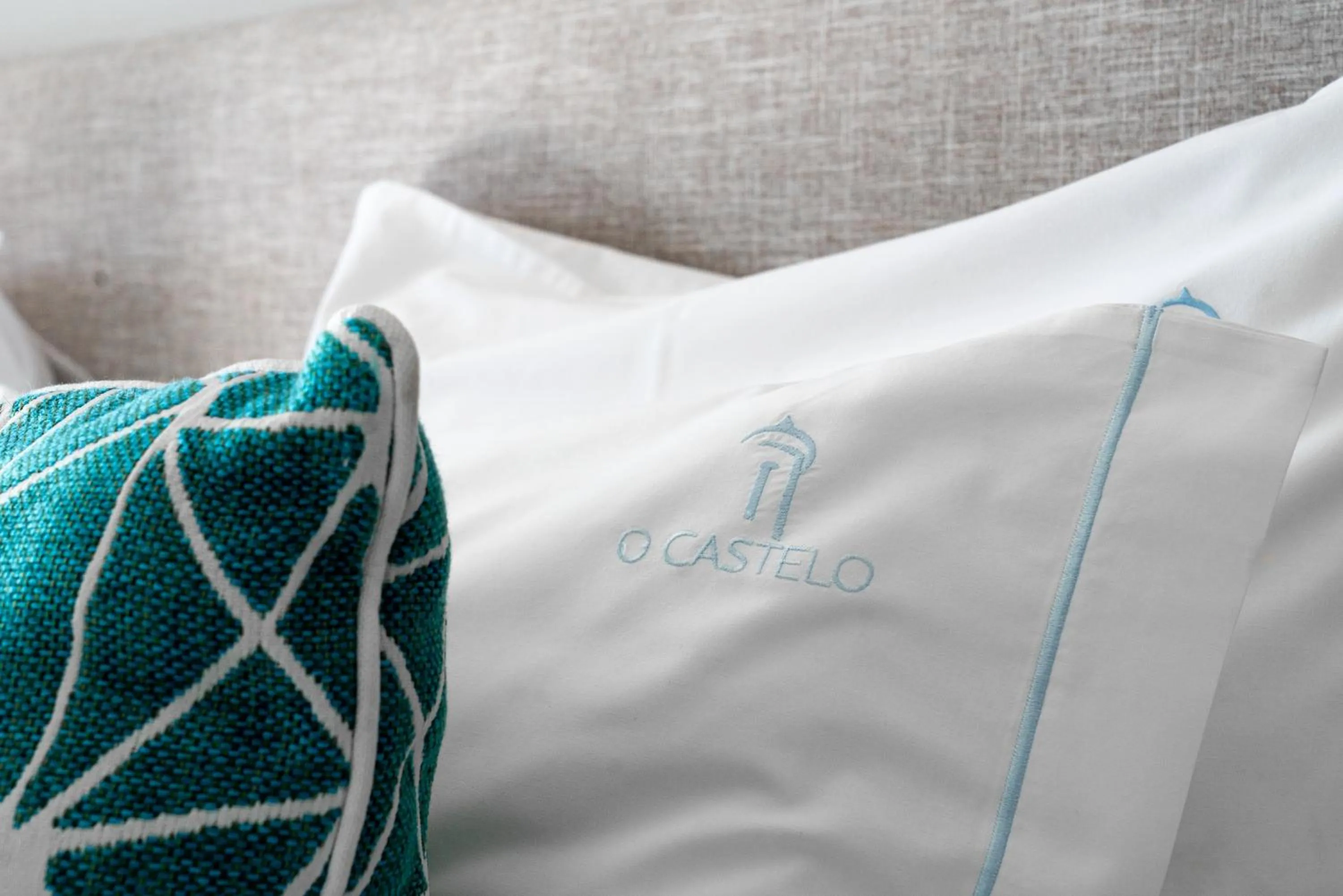 Decorative detail, Bed in Castelo Guest House