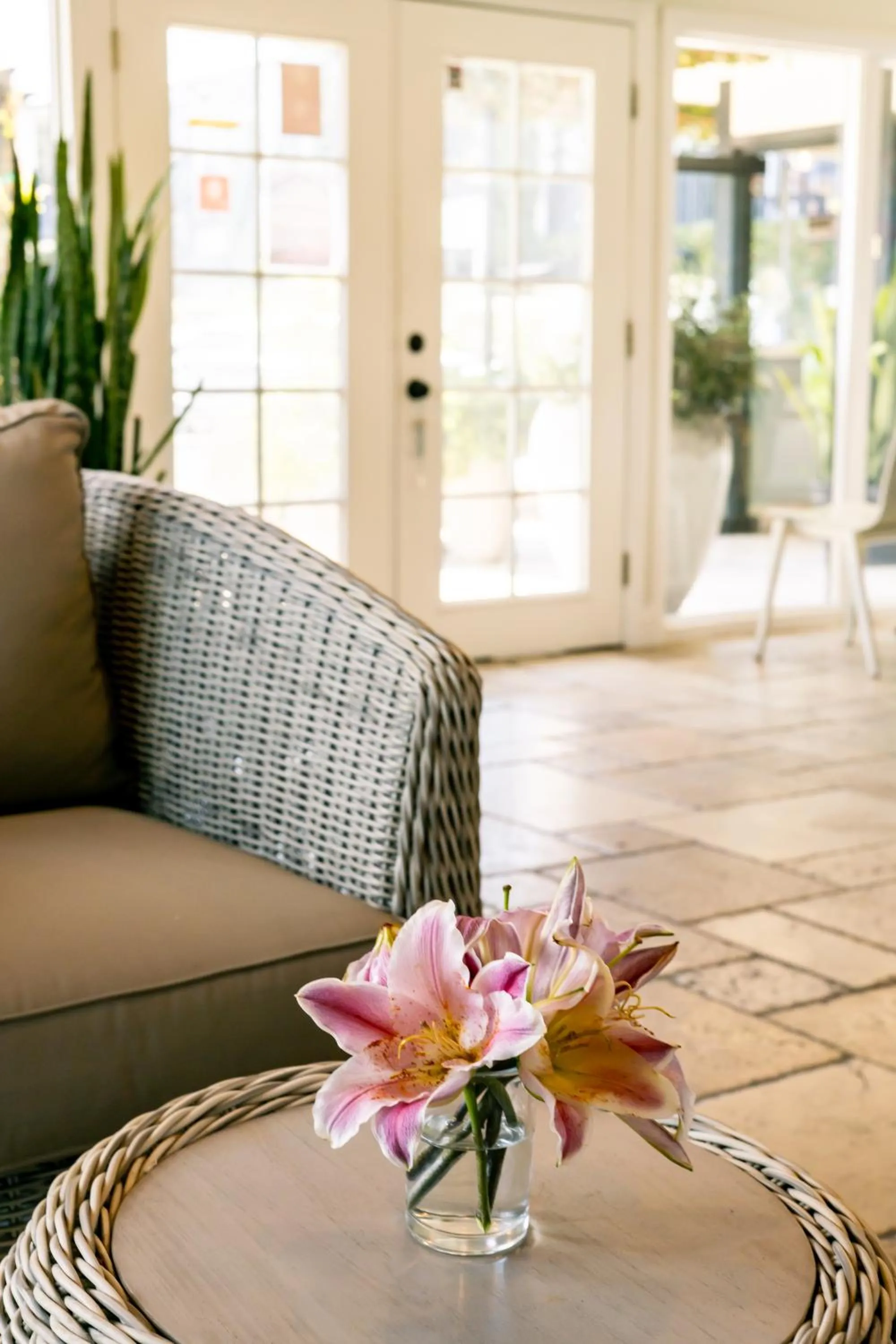 Seaside Laguna Inn & Suites