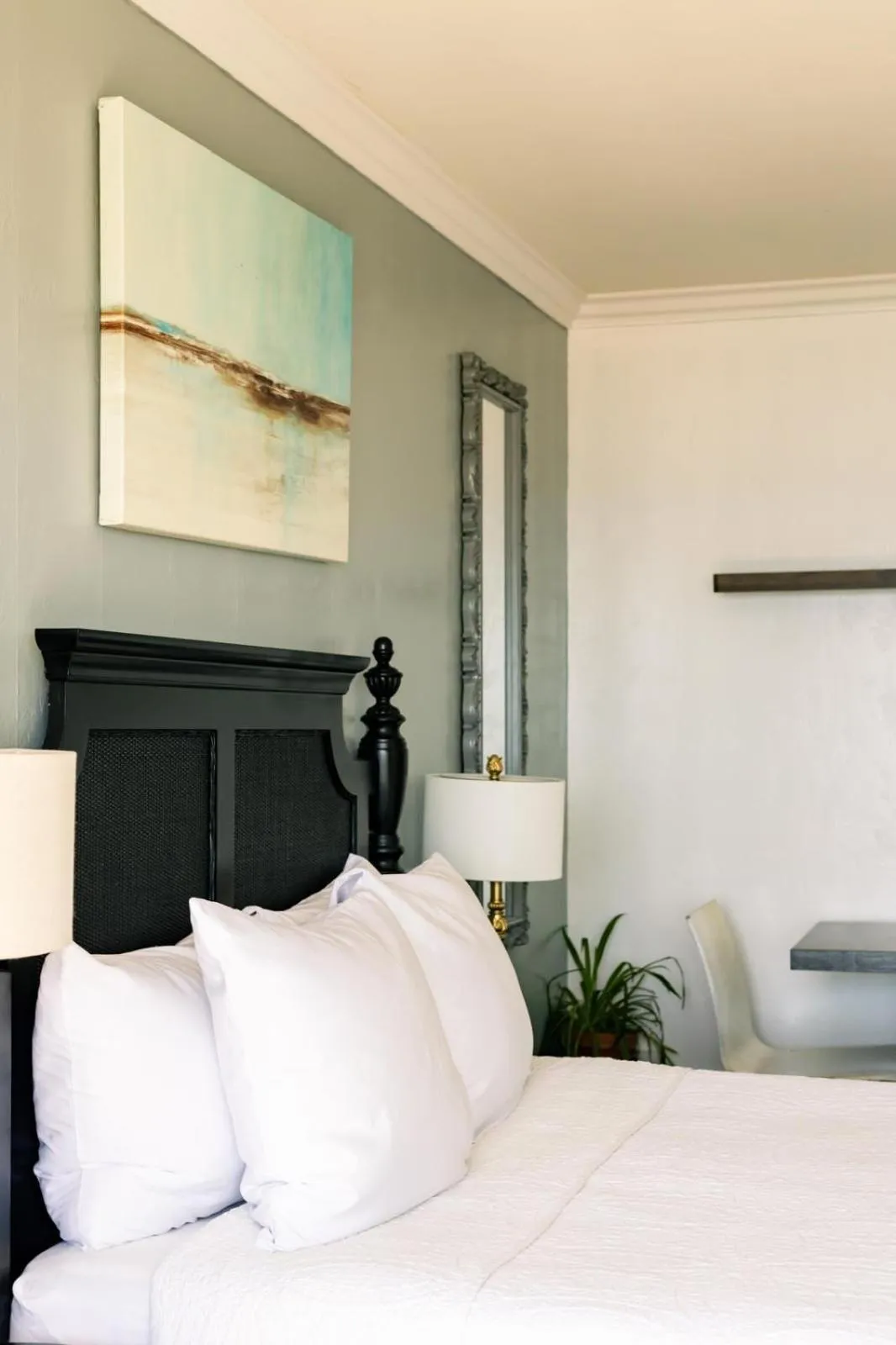 Seaside Laguna Inn & Suites