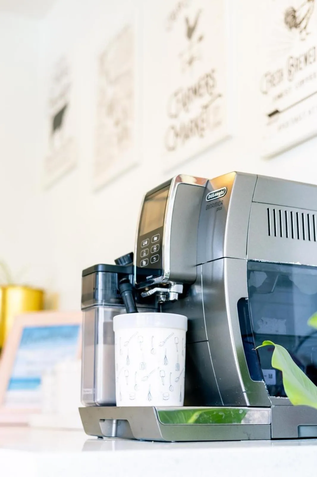 Coffee/tea facilities in Seaside Laguna Inn & Suites
