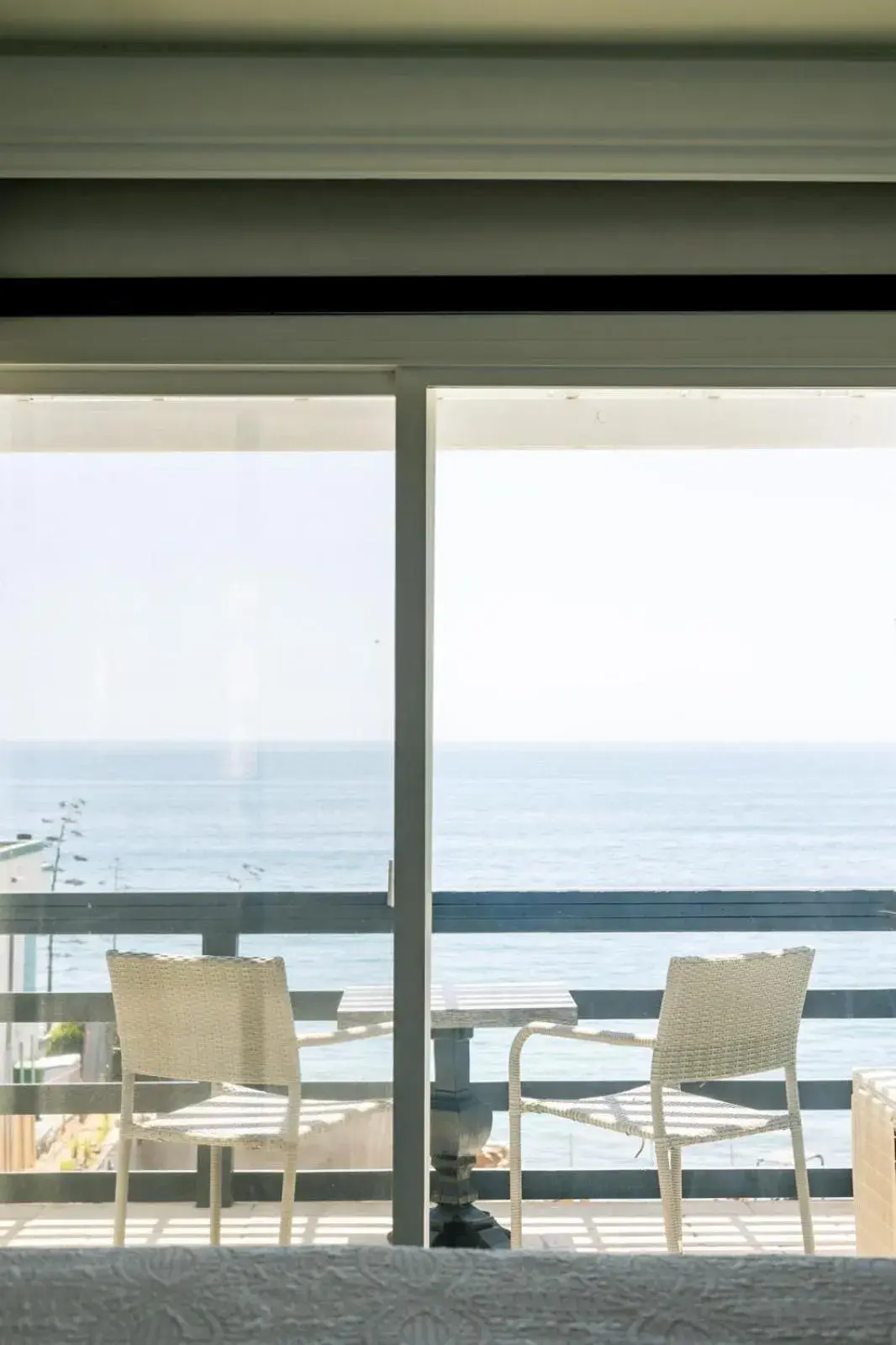 King Room with Ocean View in Seaside Laguna Inn & Suites King Room with Ocean View in Seaside Laguna Inn & Suites