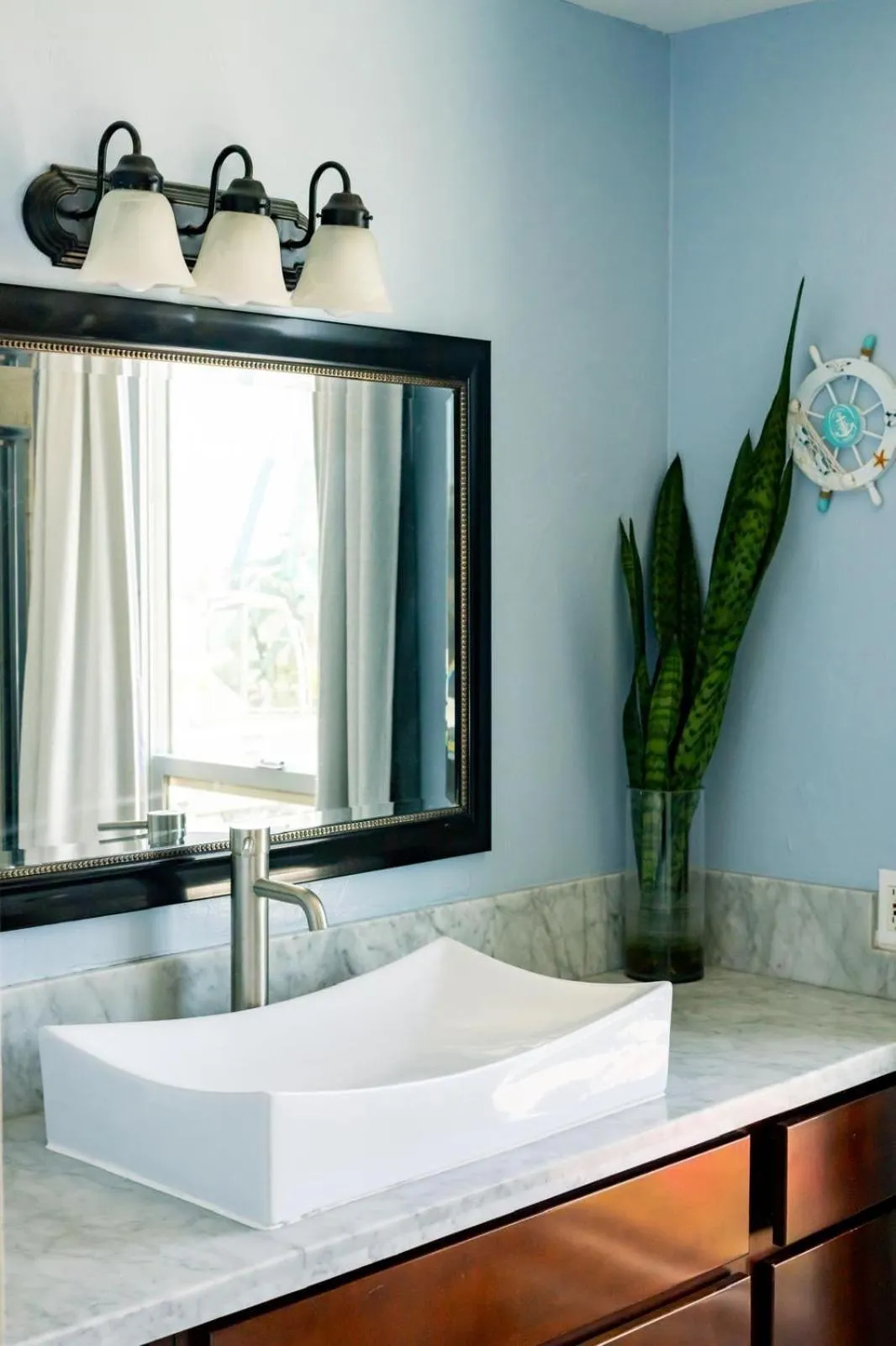 Bathroom in Seaside Laguna Inn & Suites