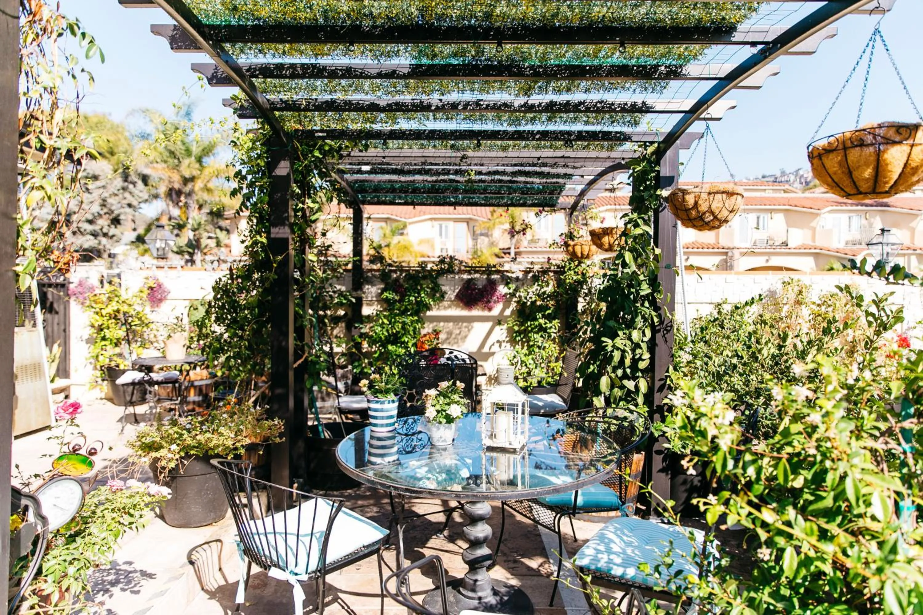 Patio in Seaside Laguna Inn & Suites