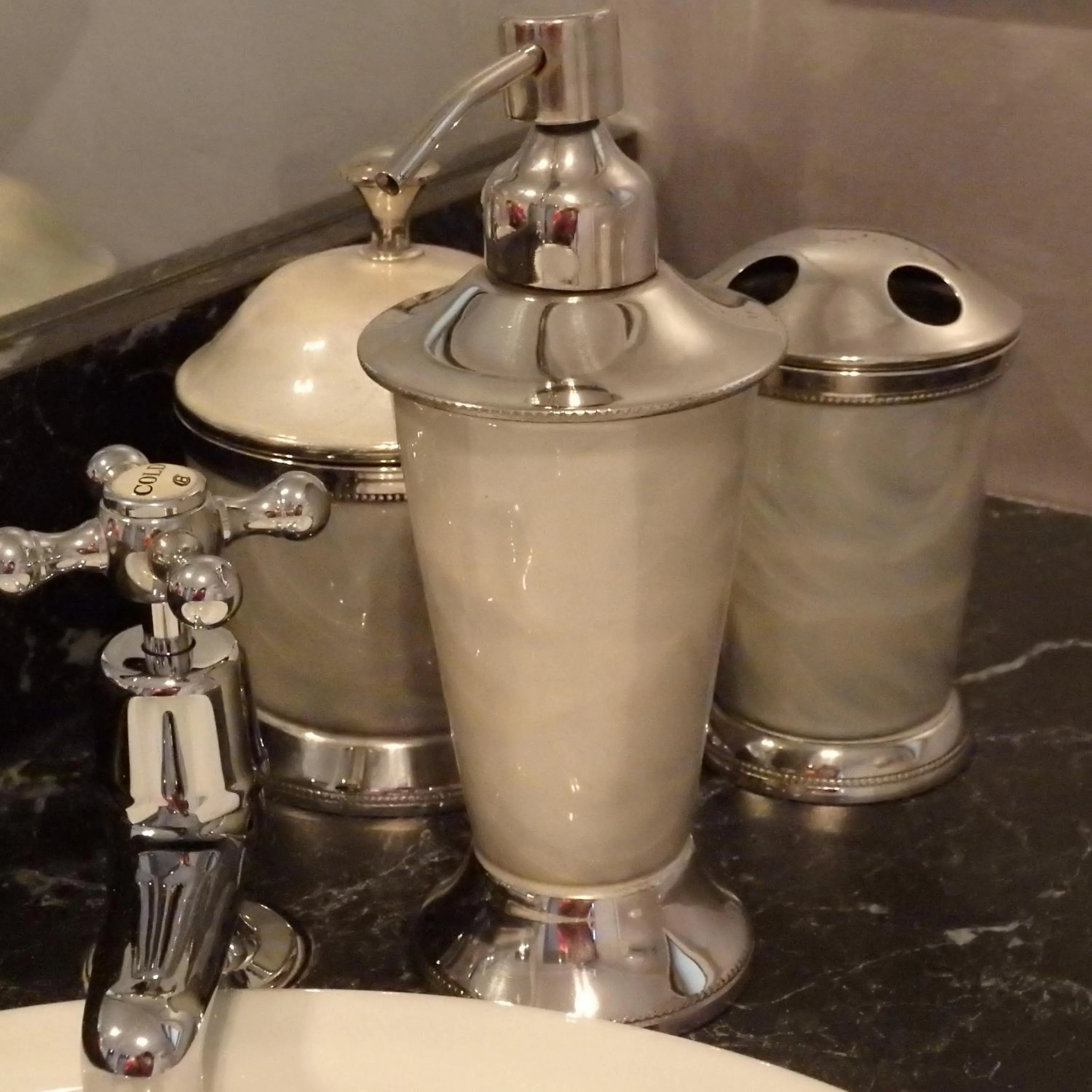 Bathroom in Bowral Road Art Gallery Bed and Breakfast