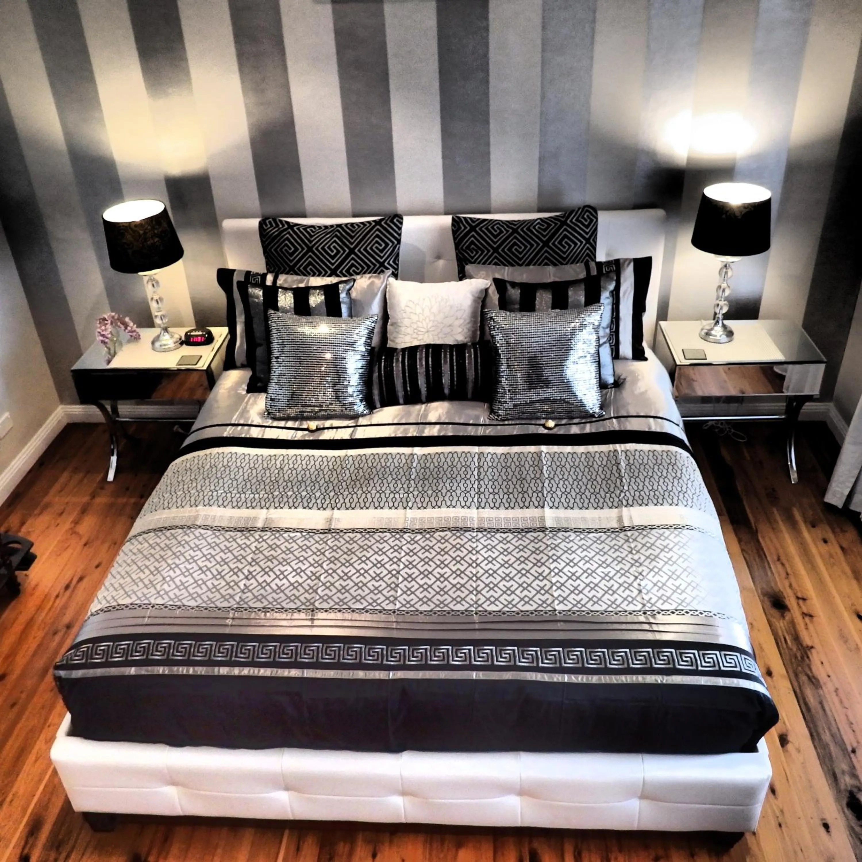 Bed in Bowral Road Art Gallery Bed and Breakfast