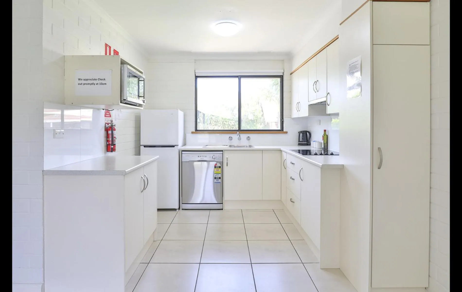 Kitchen or kitchenette in Mildura Holiday Villas