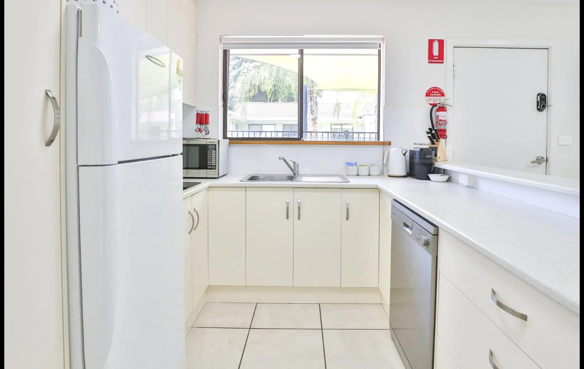 Kitchen or kitchenette in Mildura Holiday Villas