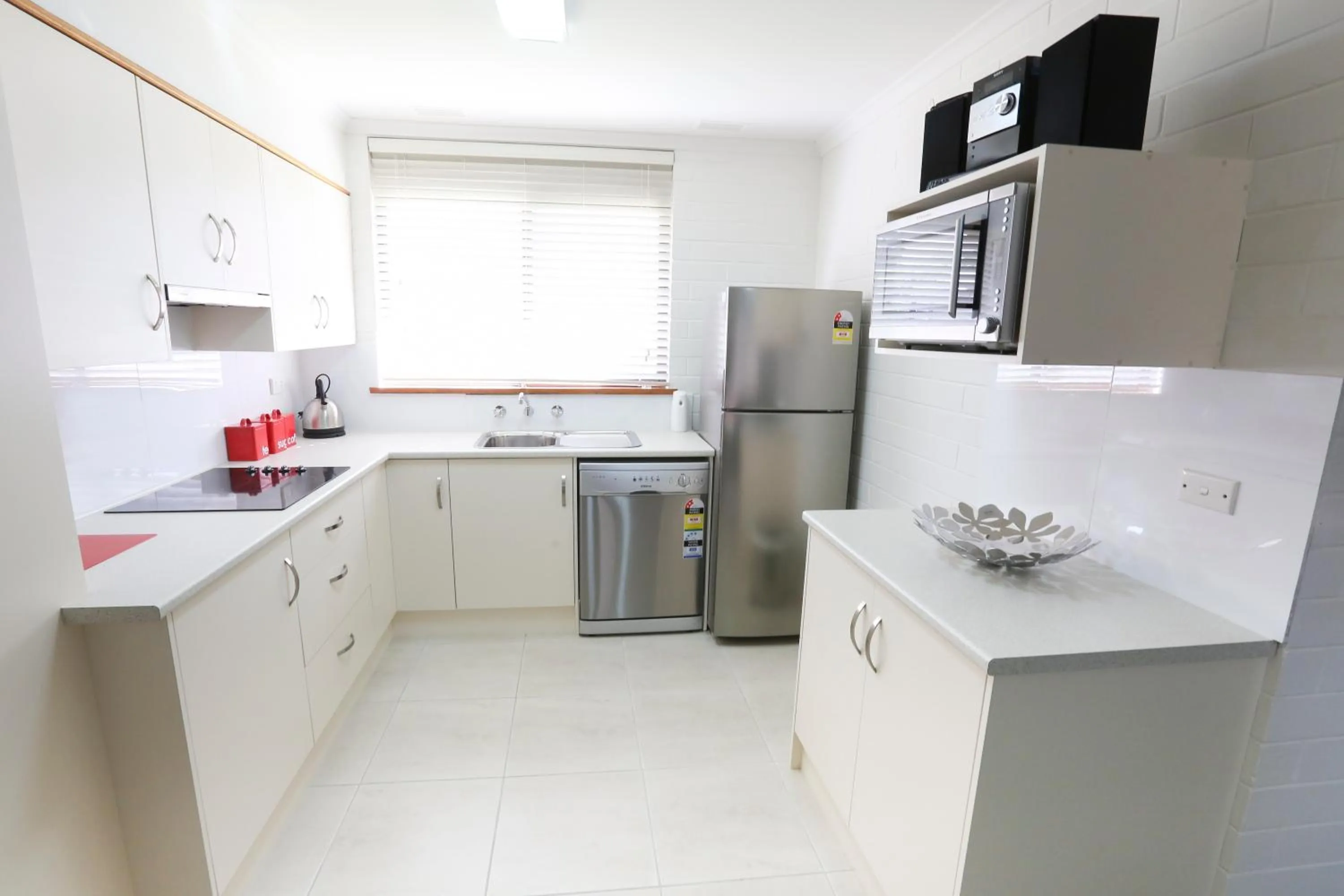 Kitchen or kitchenette in Mildura Holiday Villas