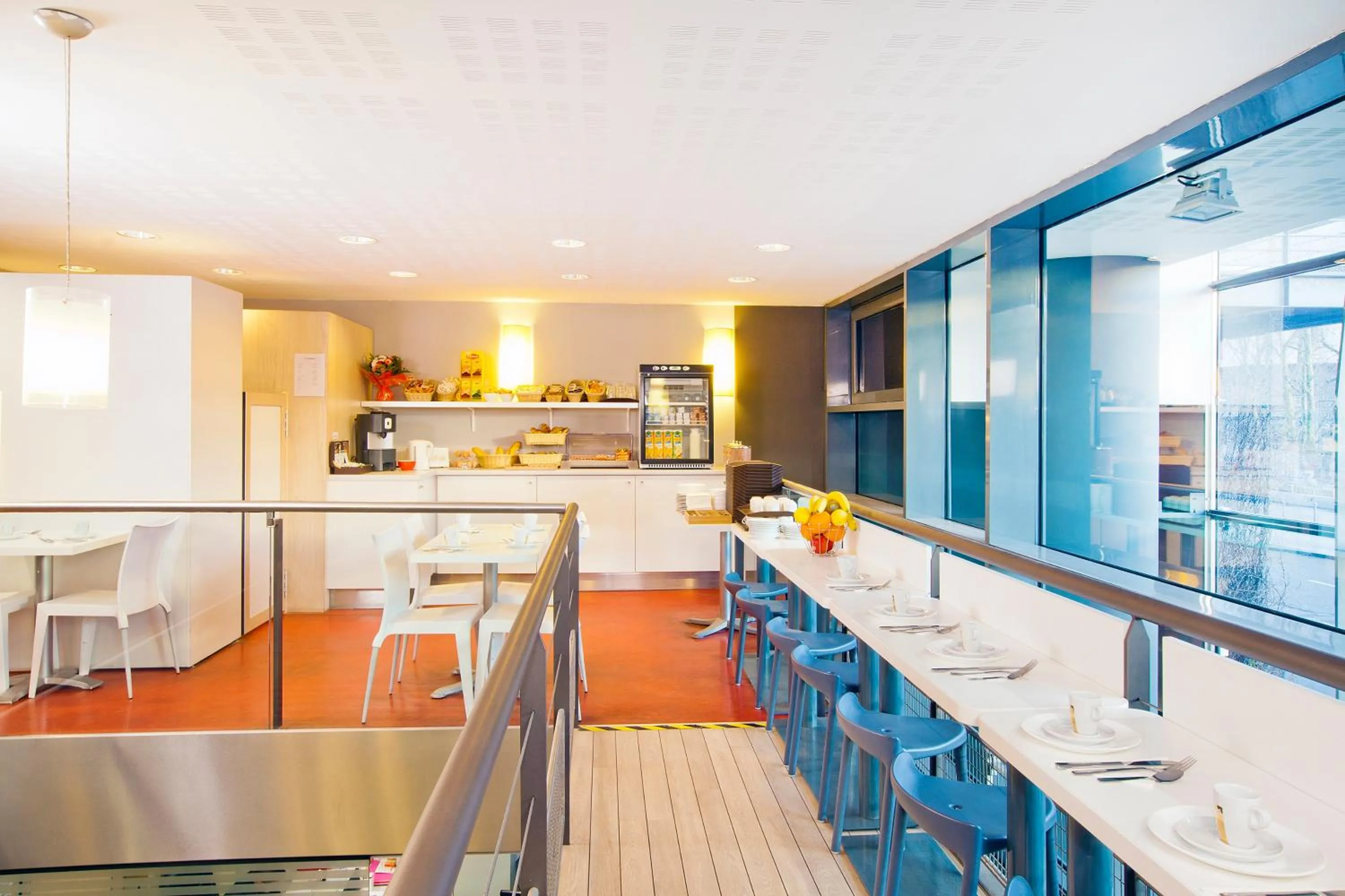 Restaurant/places to eat in Séjours & Affaires Lille Europe