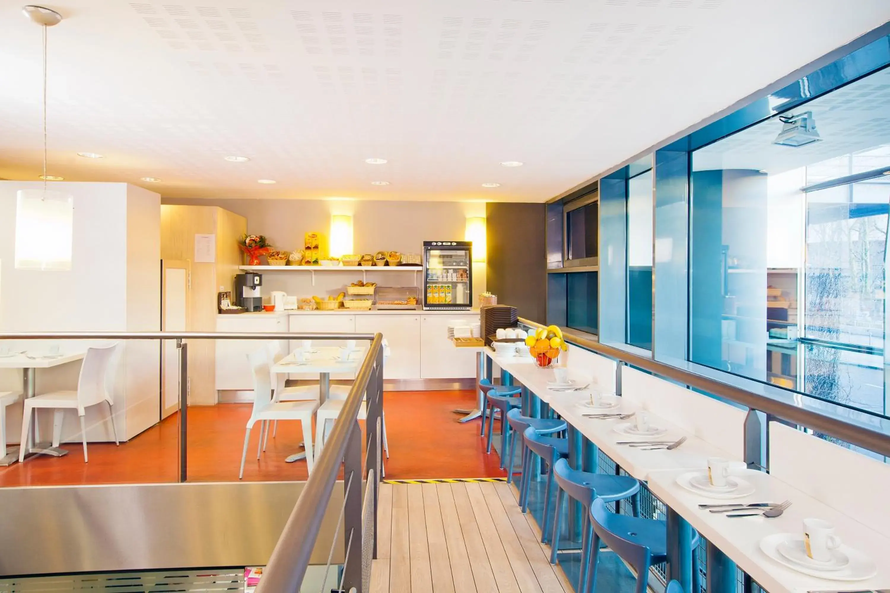 Restaurant/places to eat in Séjours & Affaires Lille Europe Restaurant/places to eat in Séjours & Affaires Lille Europe