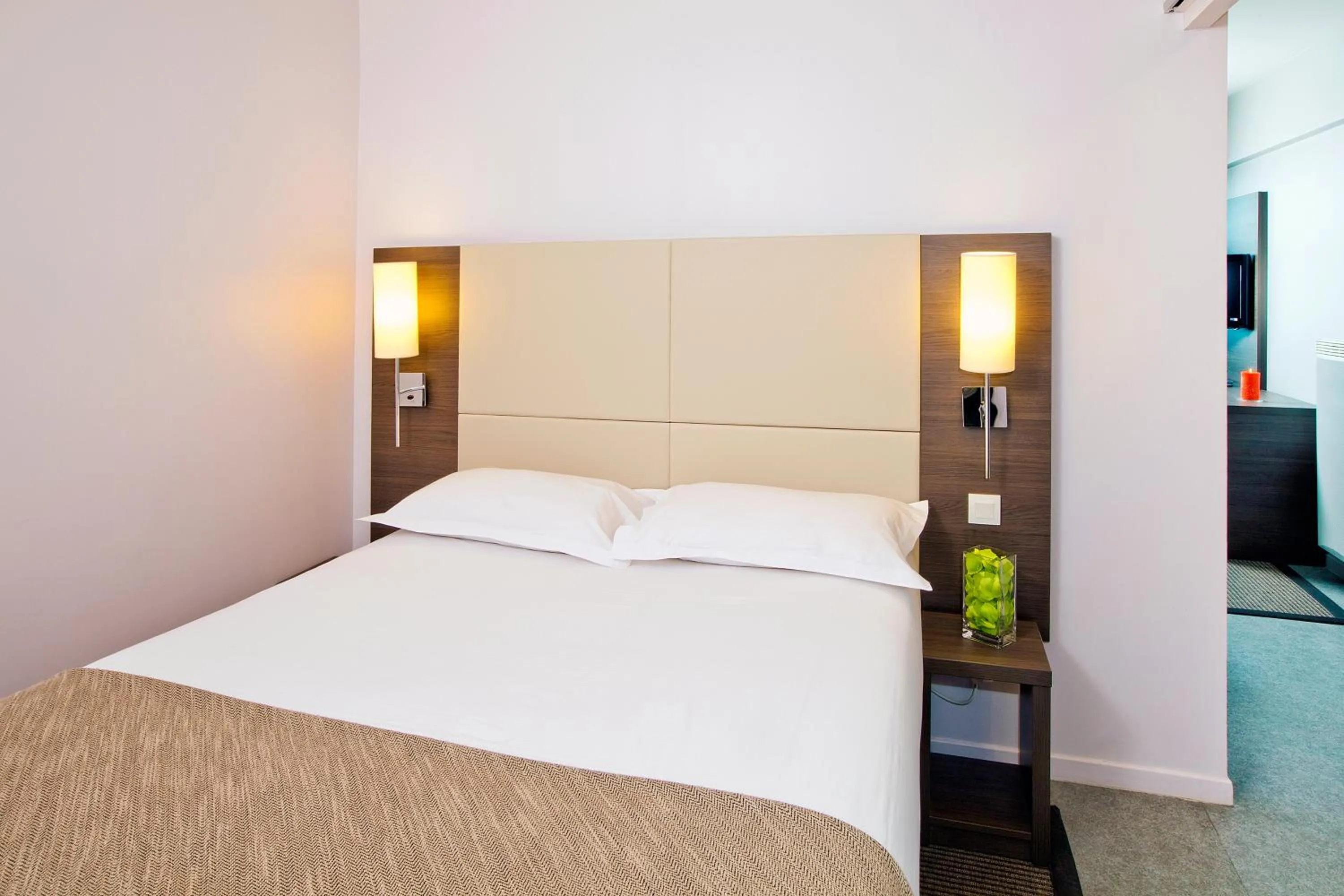 Bed in Séjours & Affaires Lille Europe