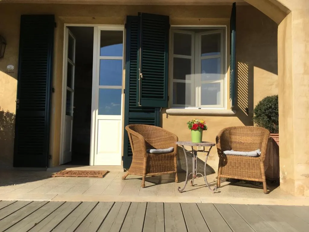 Facade/entrance in Tenuta il Sassone - Wine&Food