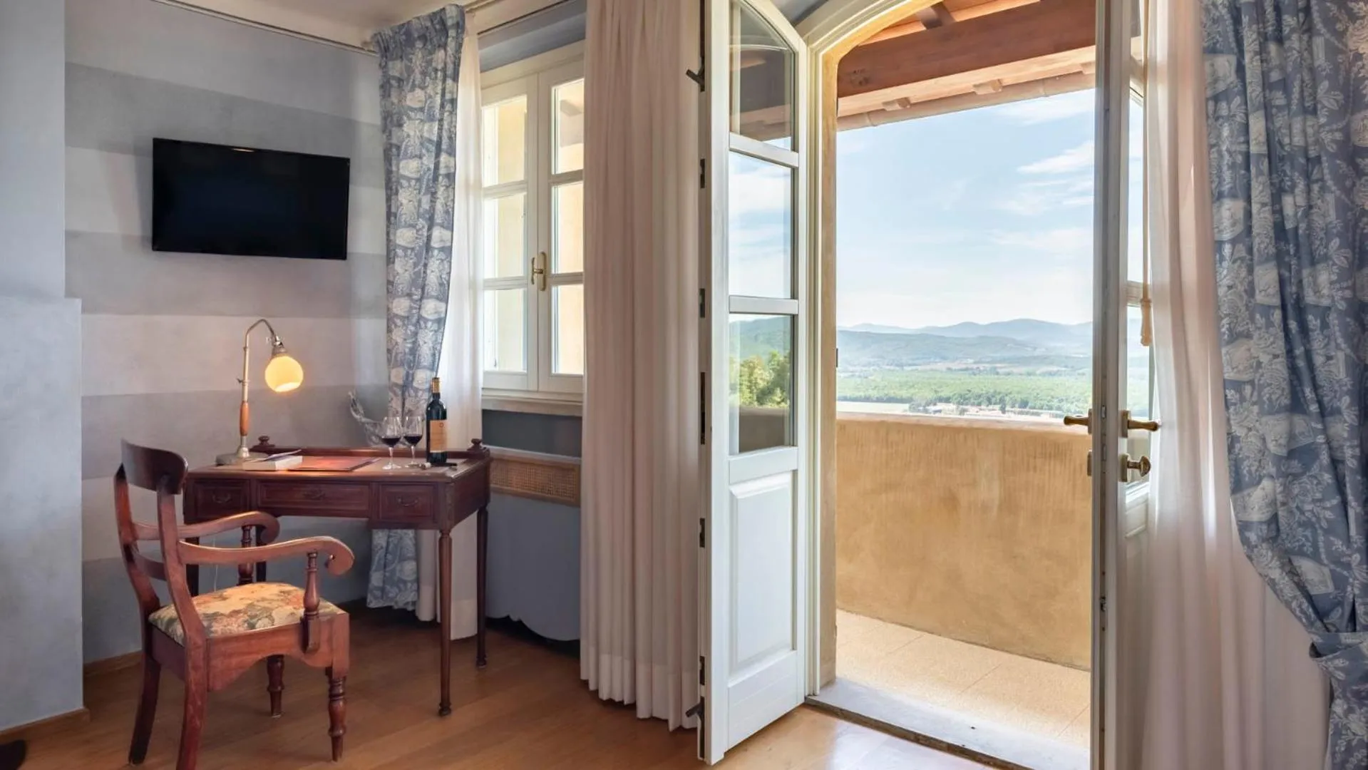 TV and multimedia in Tenuta il Sassone - Wine&Food