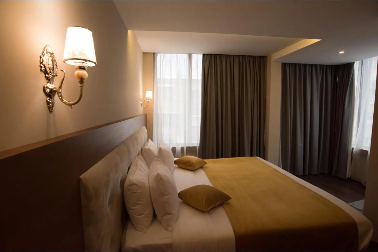 Bed in Albanopolis Hotel