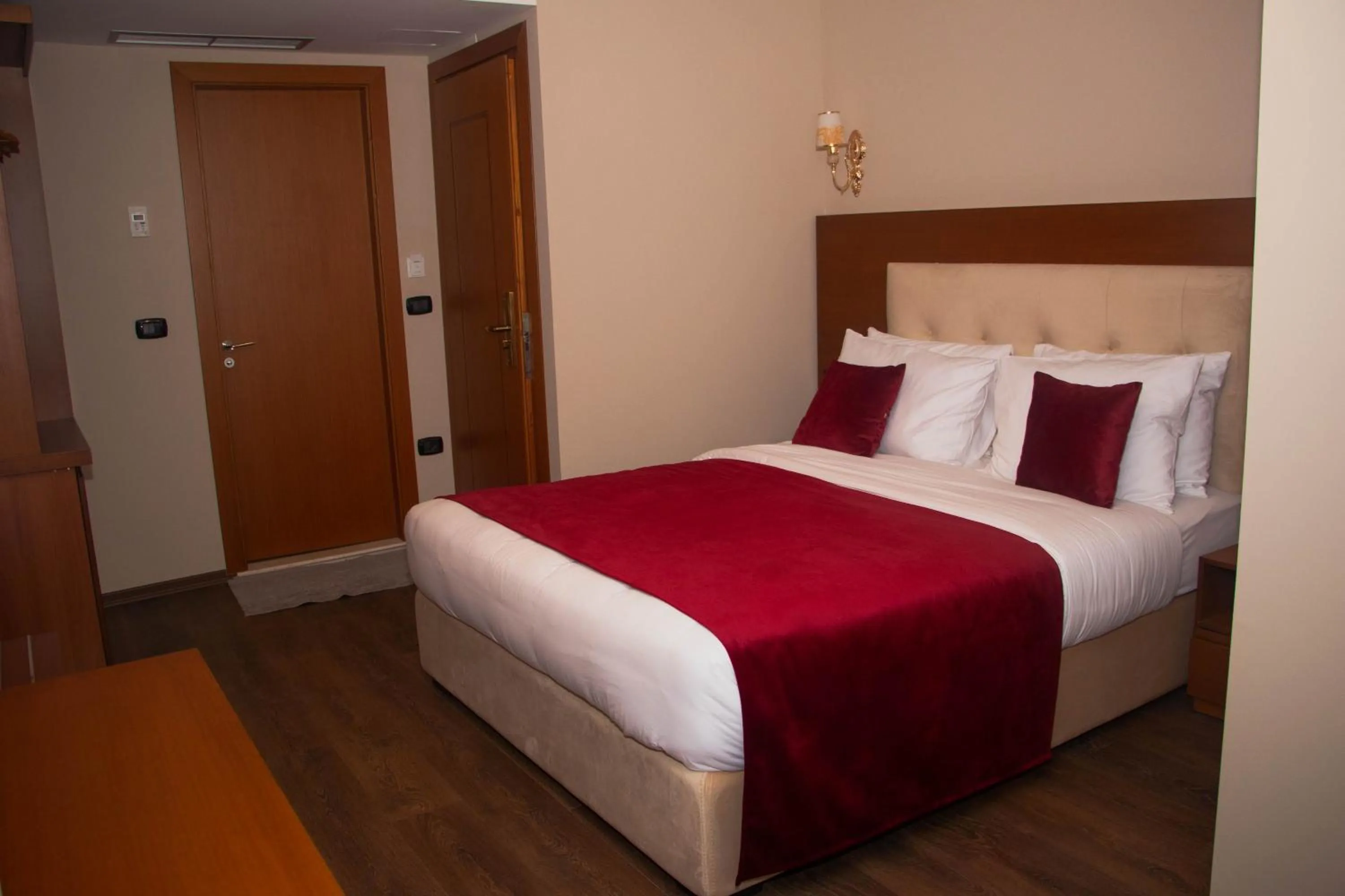 Bed in Albanopolis Hotel