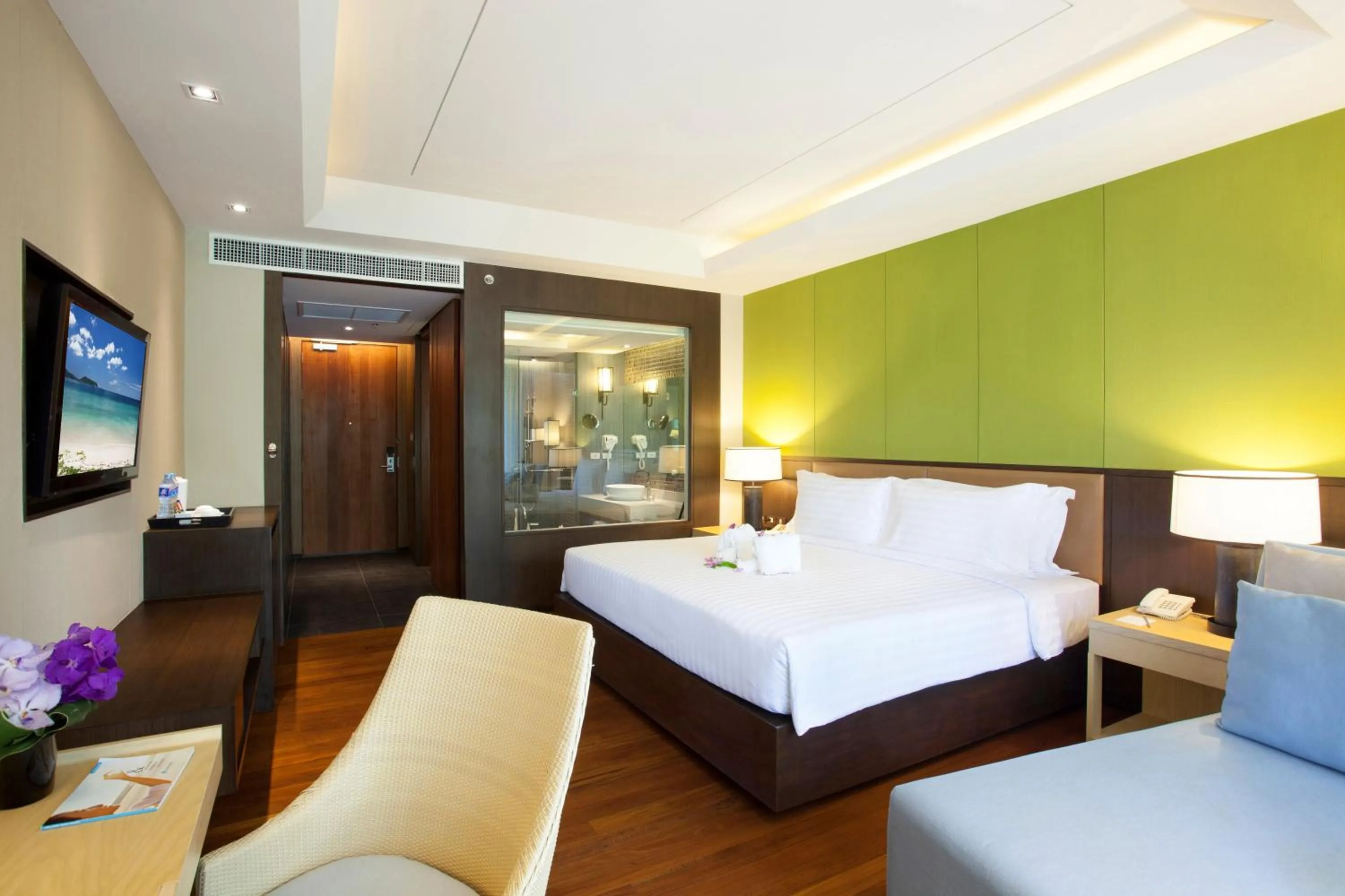 Bed in Graceland Khaolak Beachfront Resort