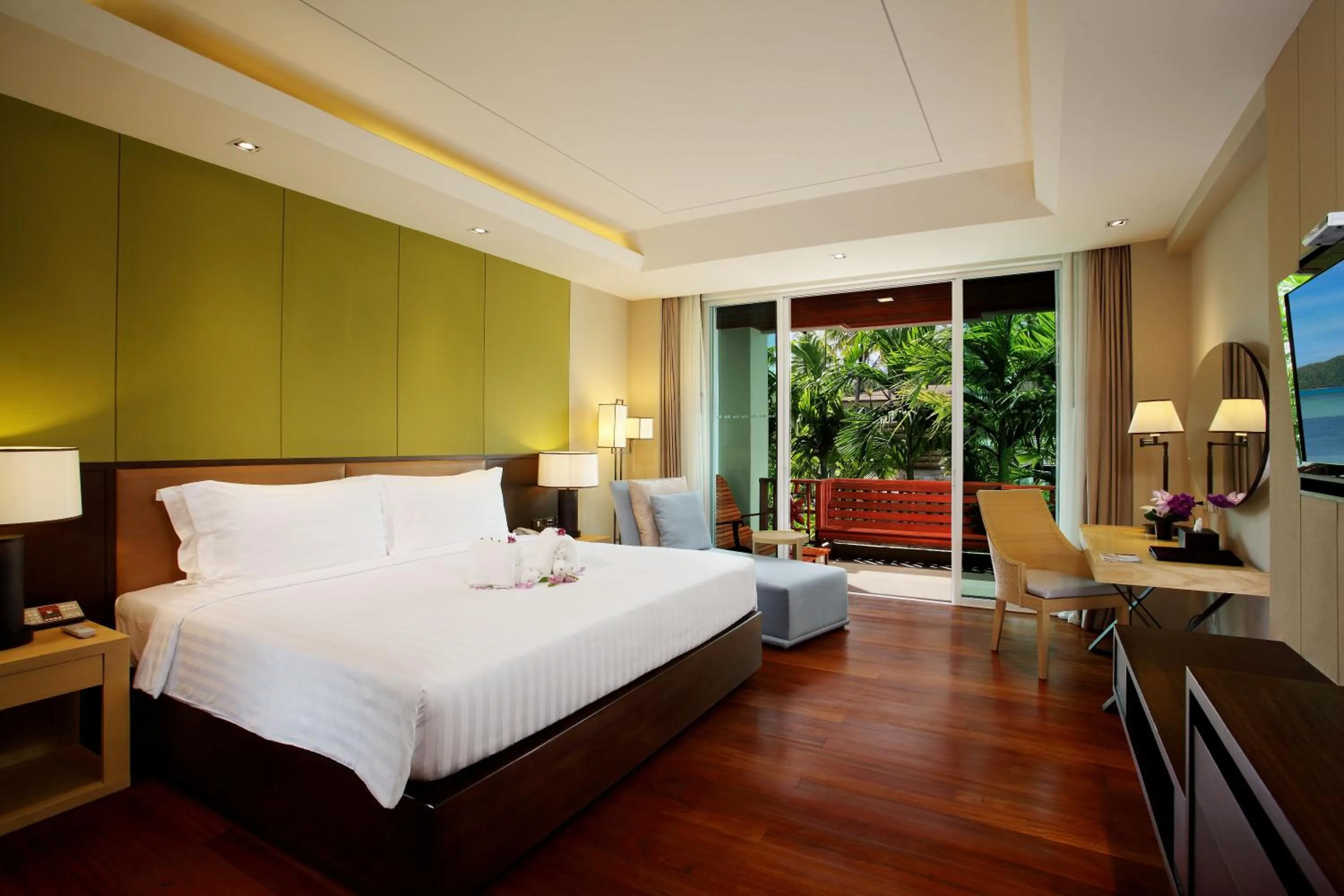 Bed in Graceland Khaolak Beachfront Resort