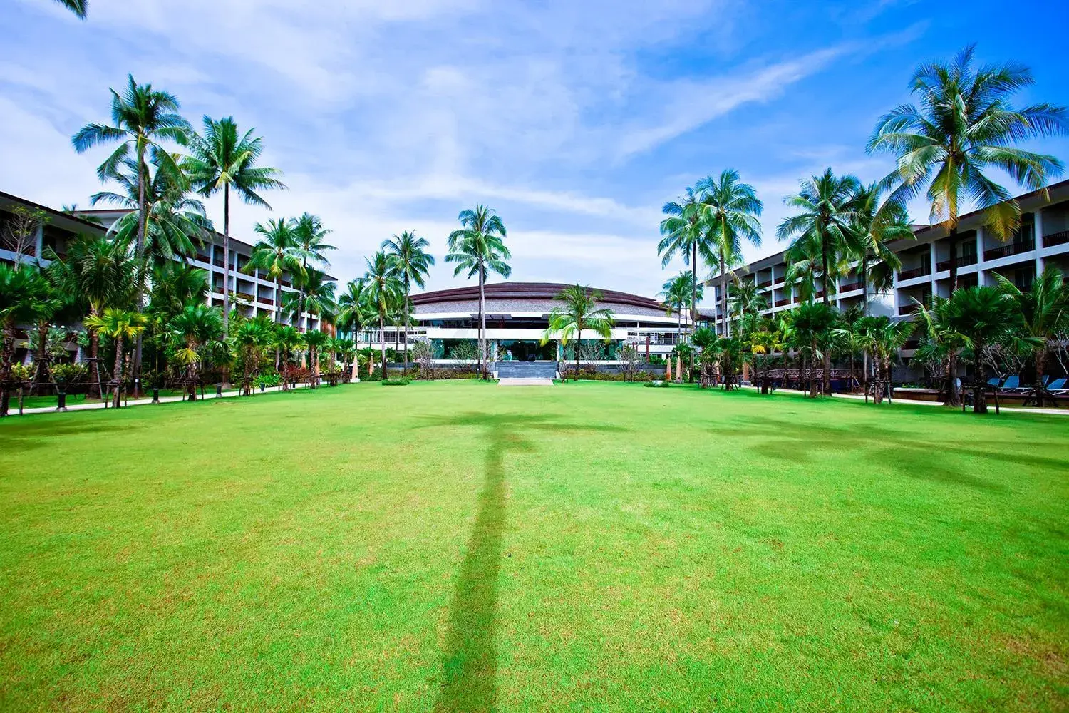 Garden view in Graceland Khaolak Beachfront Resort Garden view in Graceland Khaolak Beachfront Resort