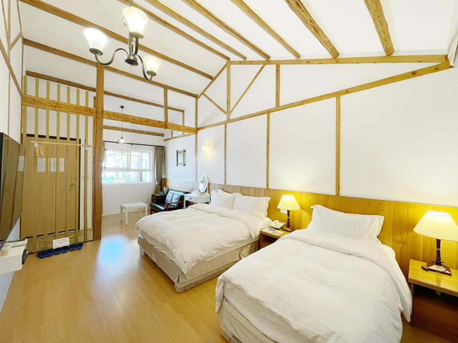 Bed in Alishan Tea Garden B&B