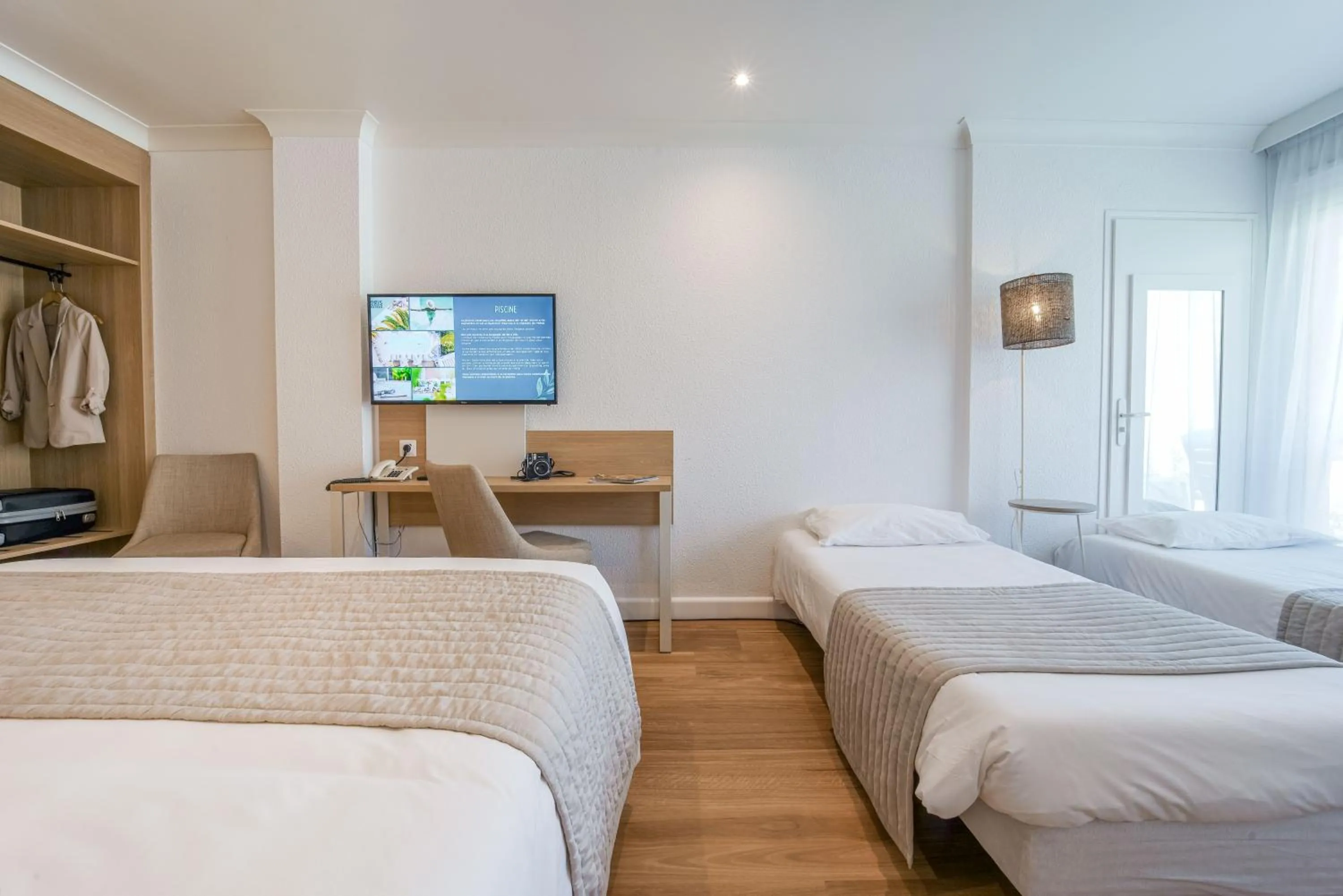 Bed in Hôtel Restaurant La Forestière