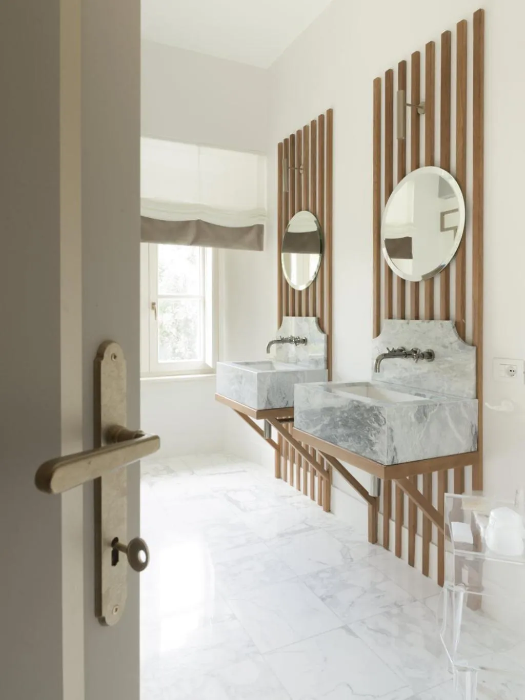 Bathroom, Bed in Villa Corallo