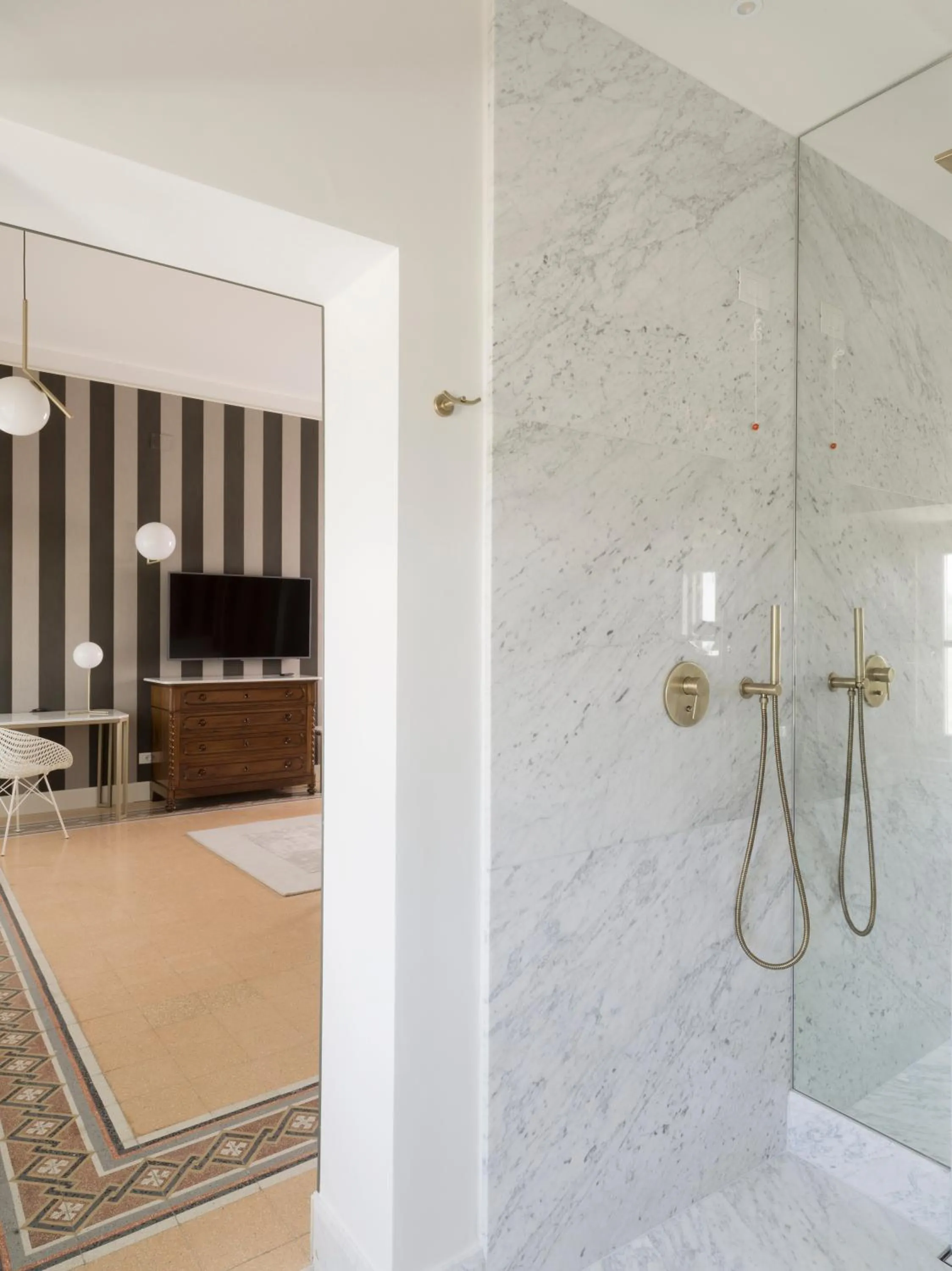 Shower in Villa Corallo