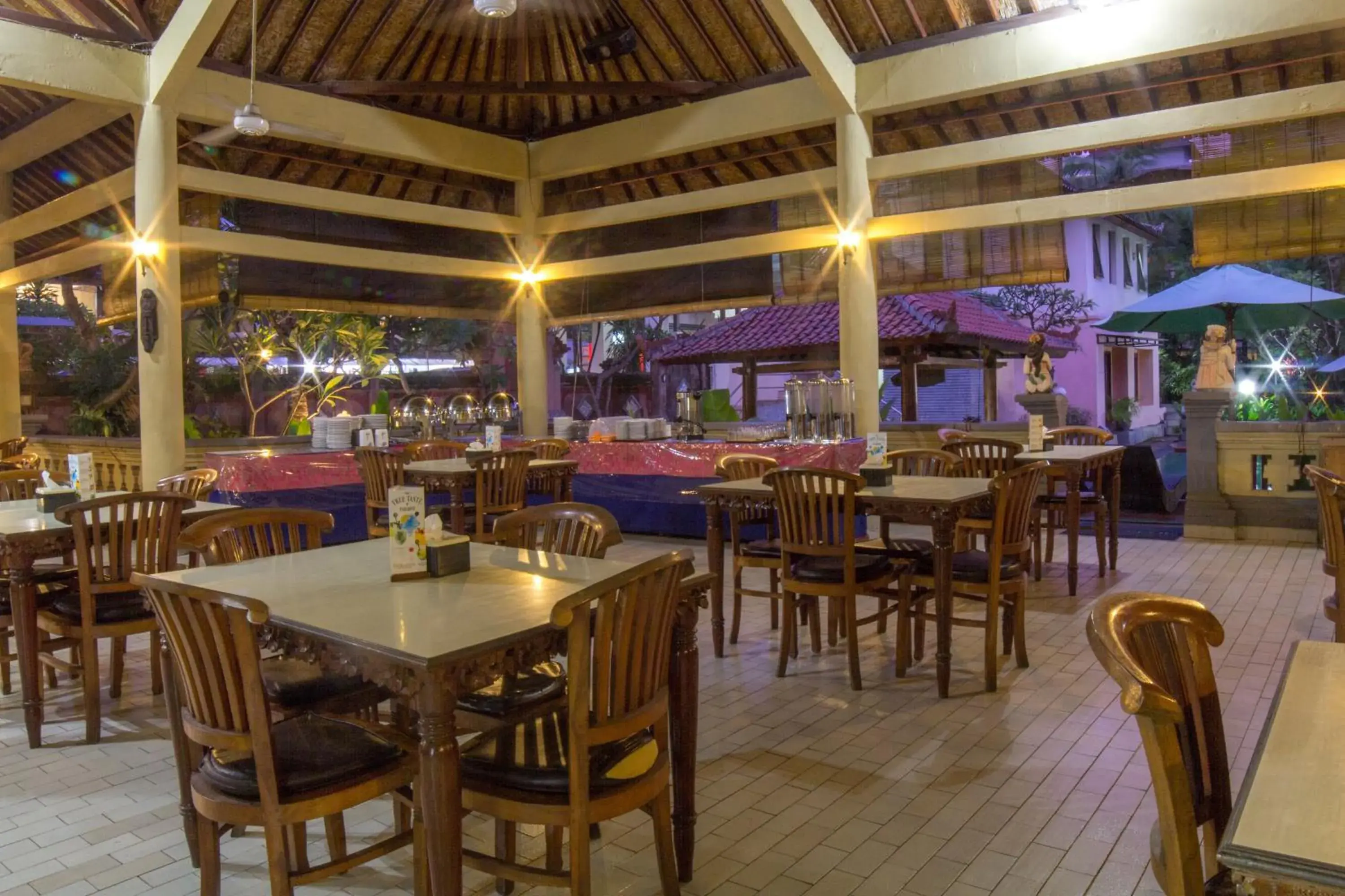 Restaurant/places to eat in Bakung Beach Resort Restaurant/places to eat in Bakung Beach Resort