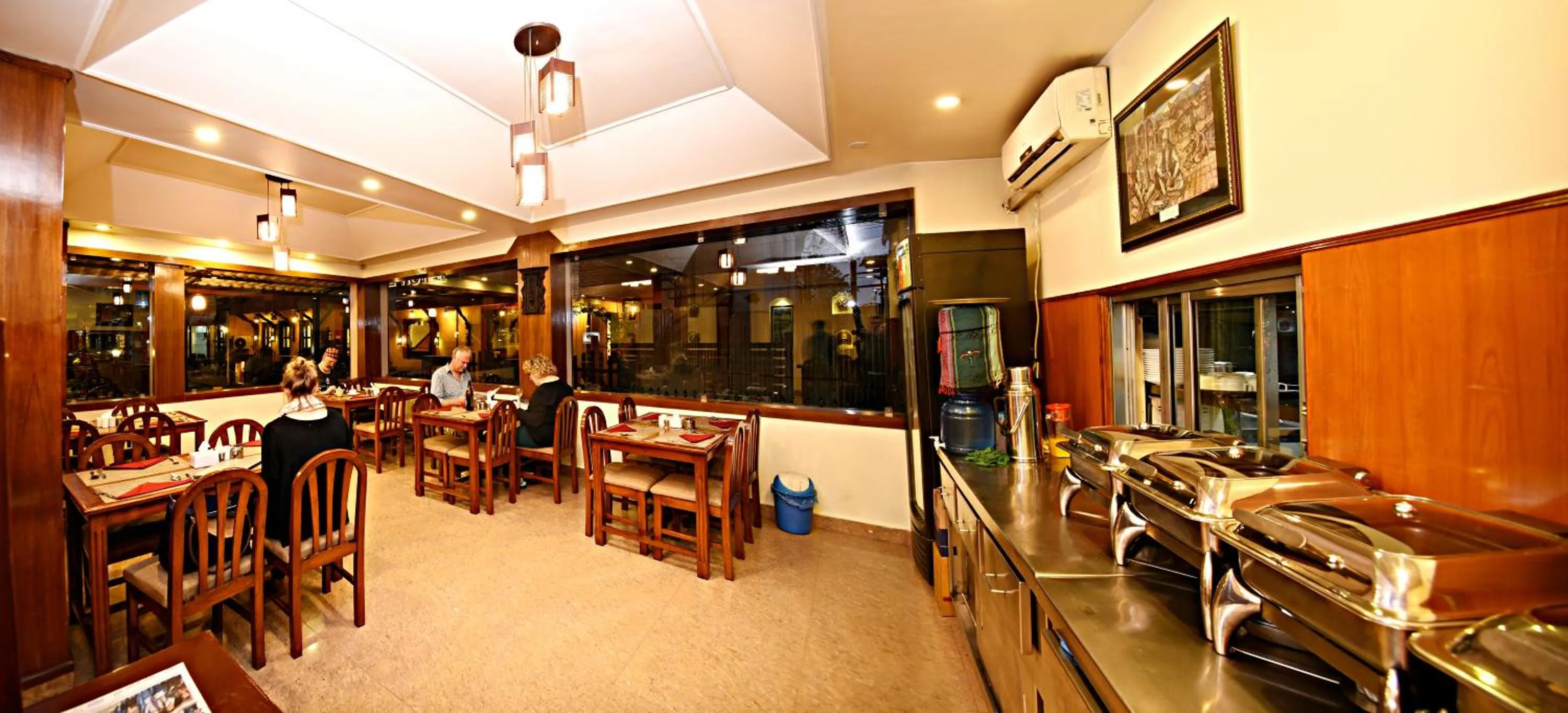 Restaurant/places to eat in Hotel Friends Home